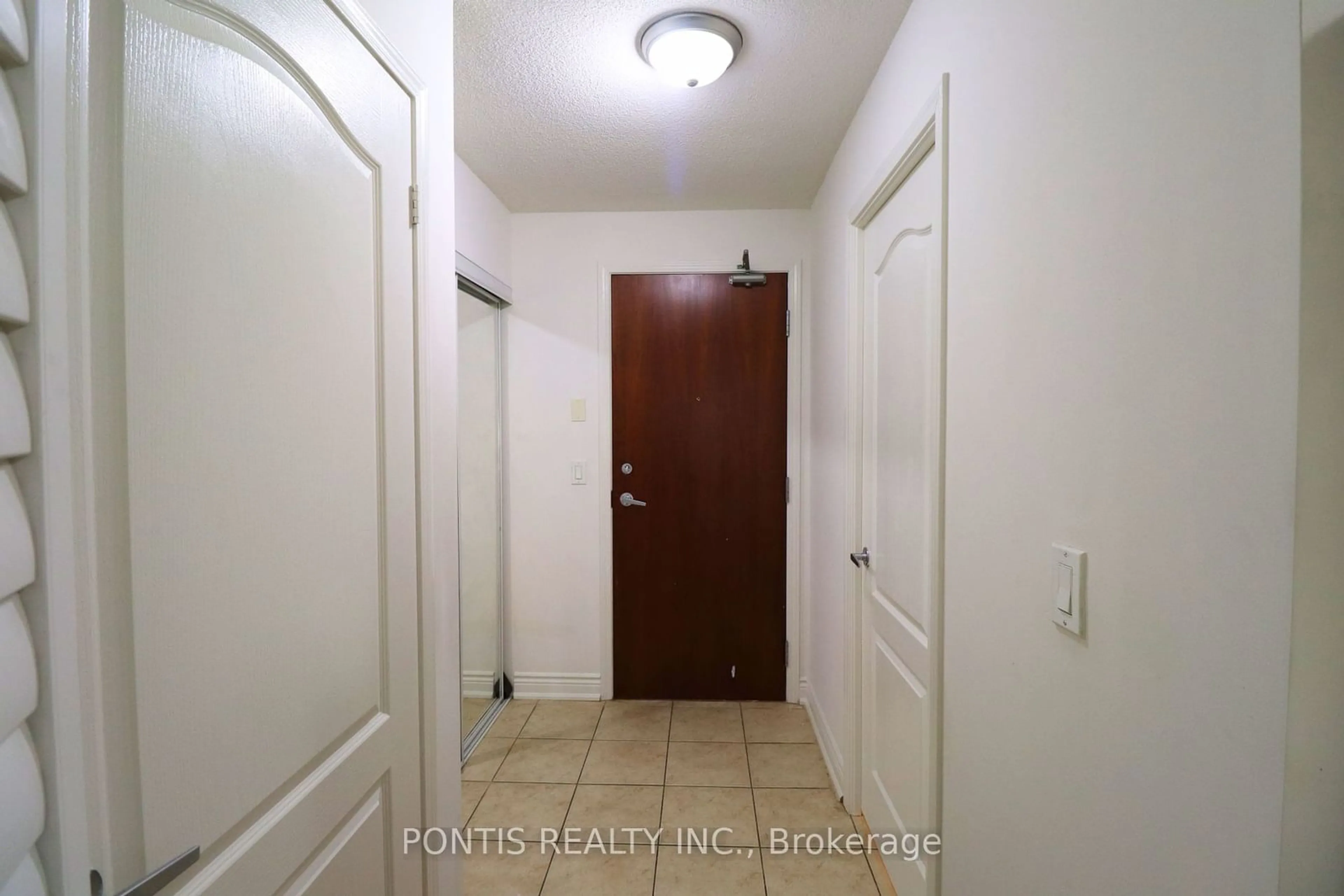 Indoor entryway, unknown floor for 4090 Living Arts Dr #1504, Mississauga Ontario L5B 4M8