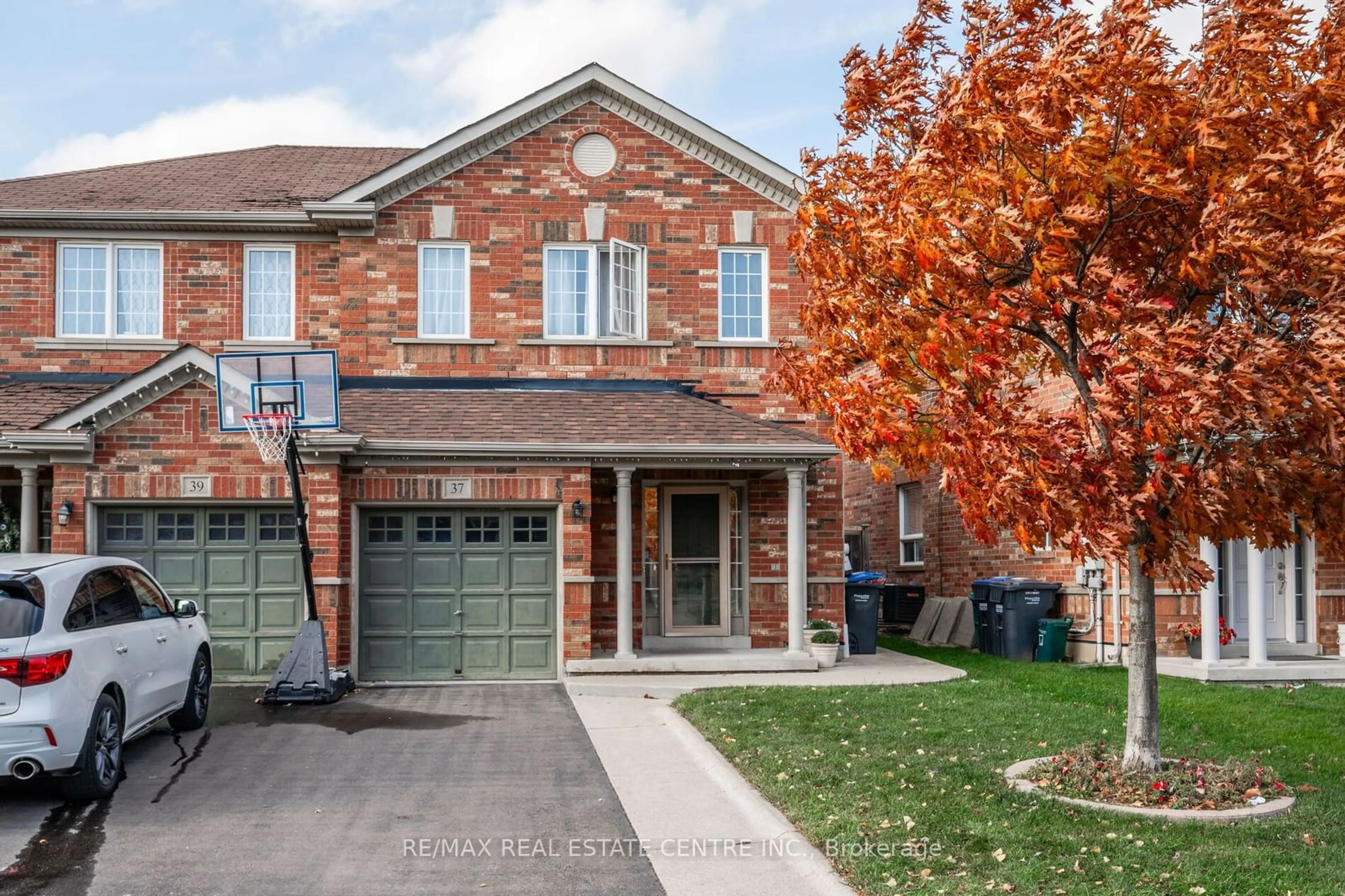 Home with brick exterior material for 37 Hollingsworth Circ, Brampton Ontario L7A 0J7