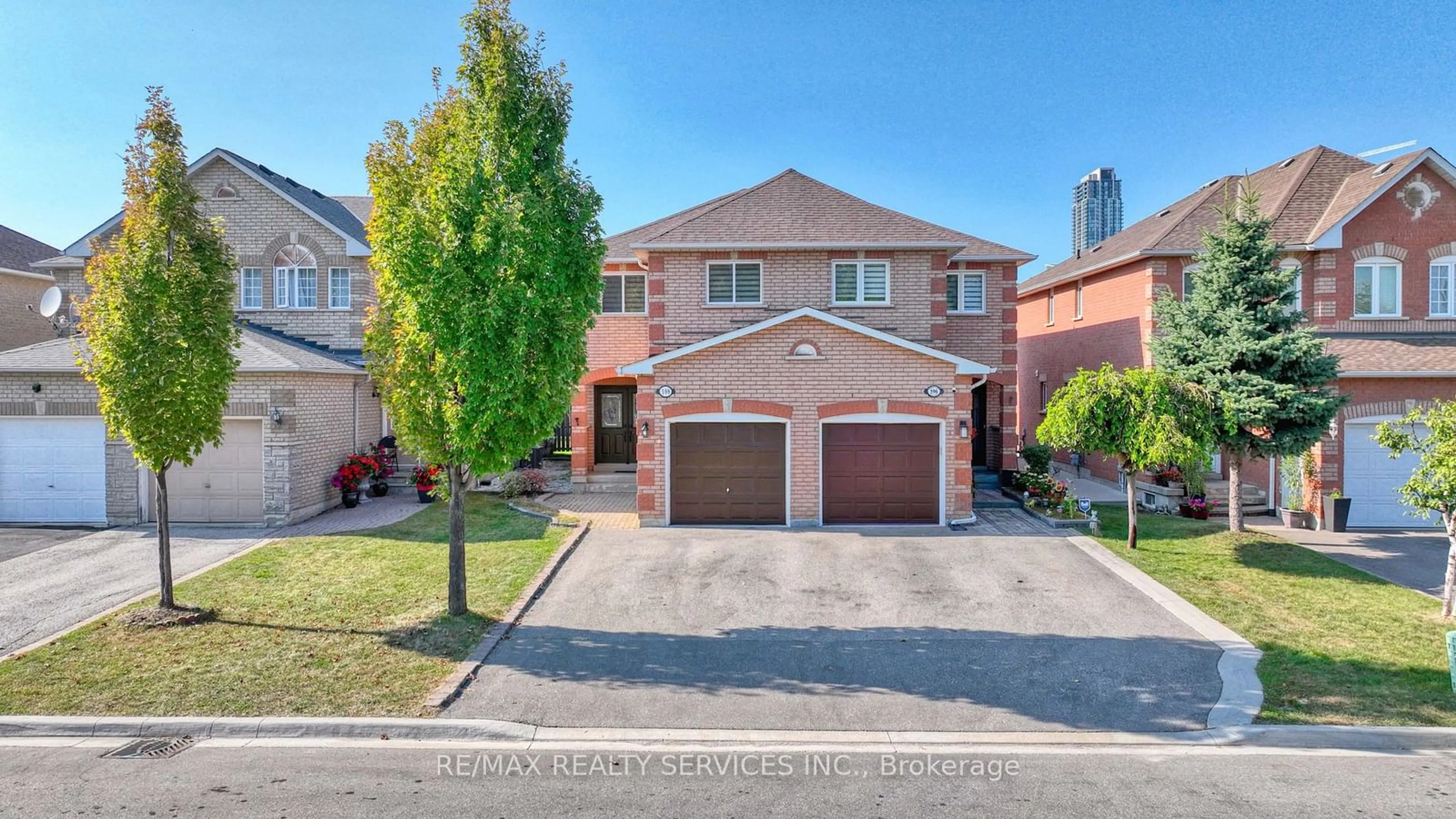 A pic from exterior of the house or condo, the street view for 598 Summer Park Cres, Mississauga Ontario L5B 4E9