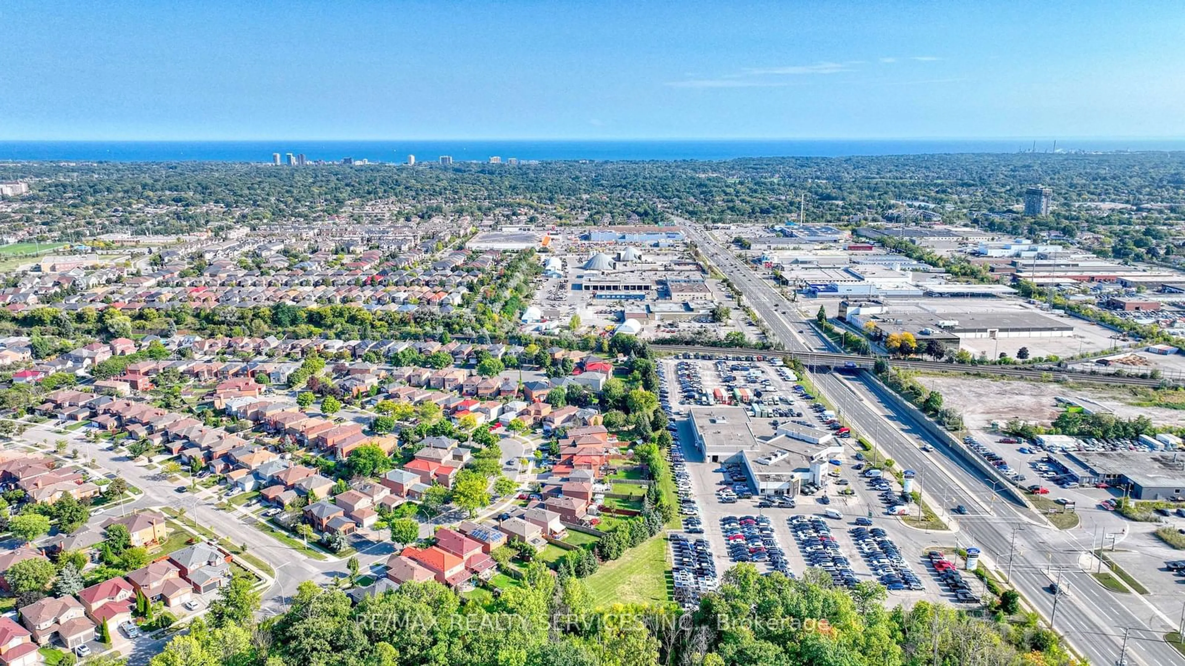 A pic from exterior of the house or condo, the street view for 598 Summer Park Cres, Mississauga Ontario L5B 4E9