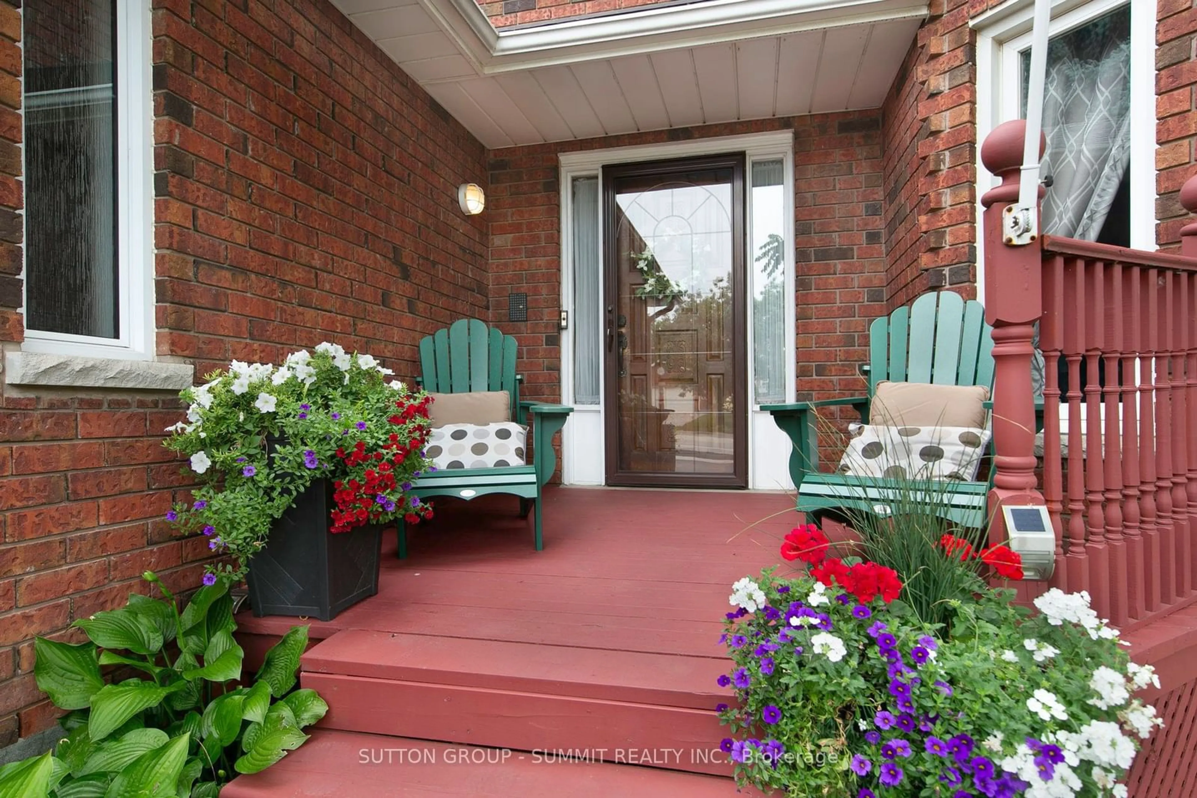 Indoor entryway, wood floors for 2722 Kingsway Dr, Oakville Ontario L6J 6Y1