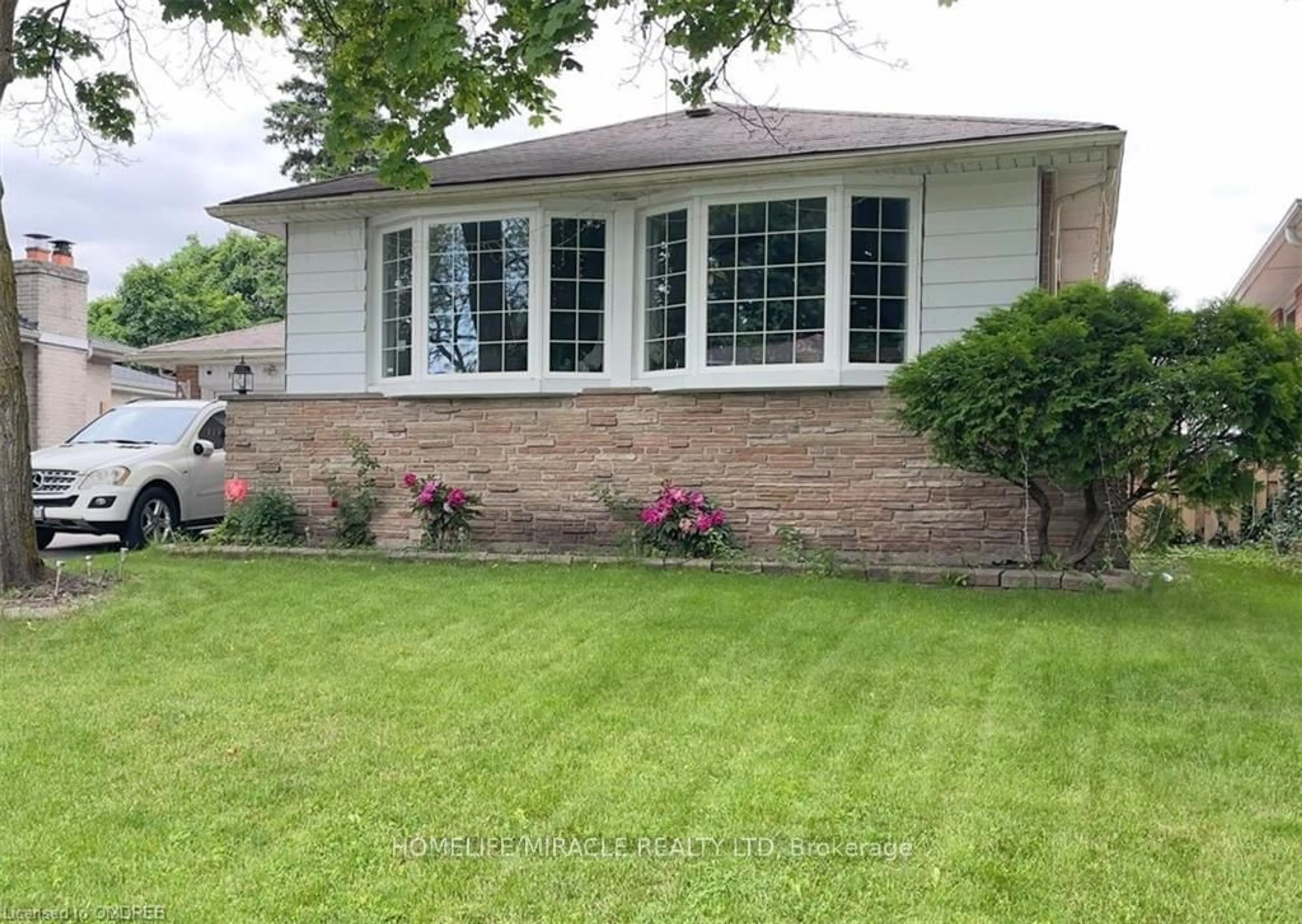 Frontside or backside of a home, cottage for 39 Abbey Rd, Brampton Ontario L6W 2T9