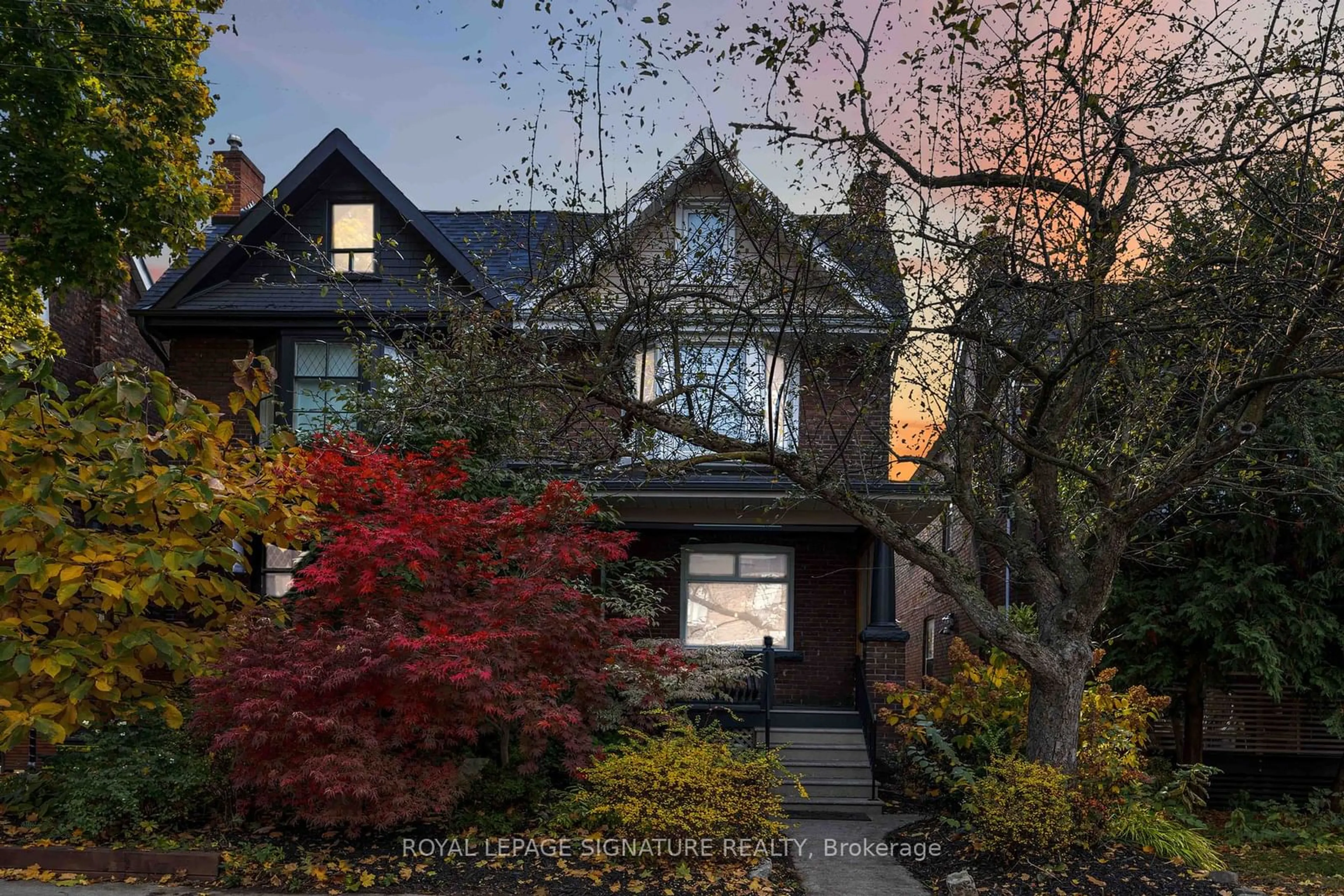 Frontside or backside of a home, cottage for 23 Geoffrey St, Toronto Ontario M6R 1P2