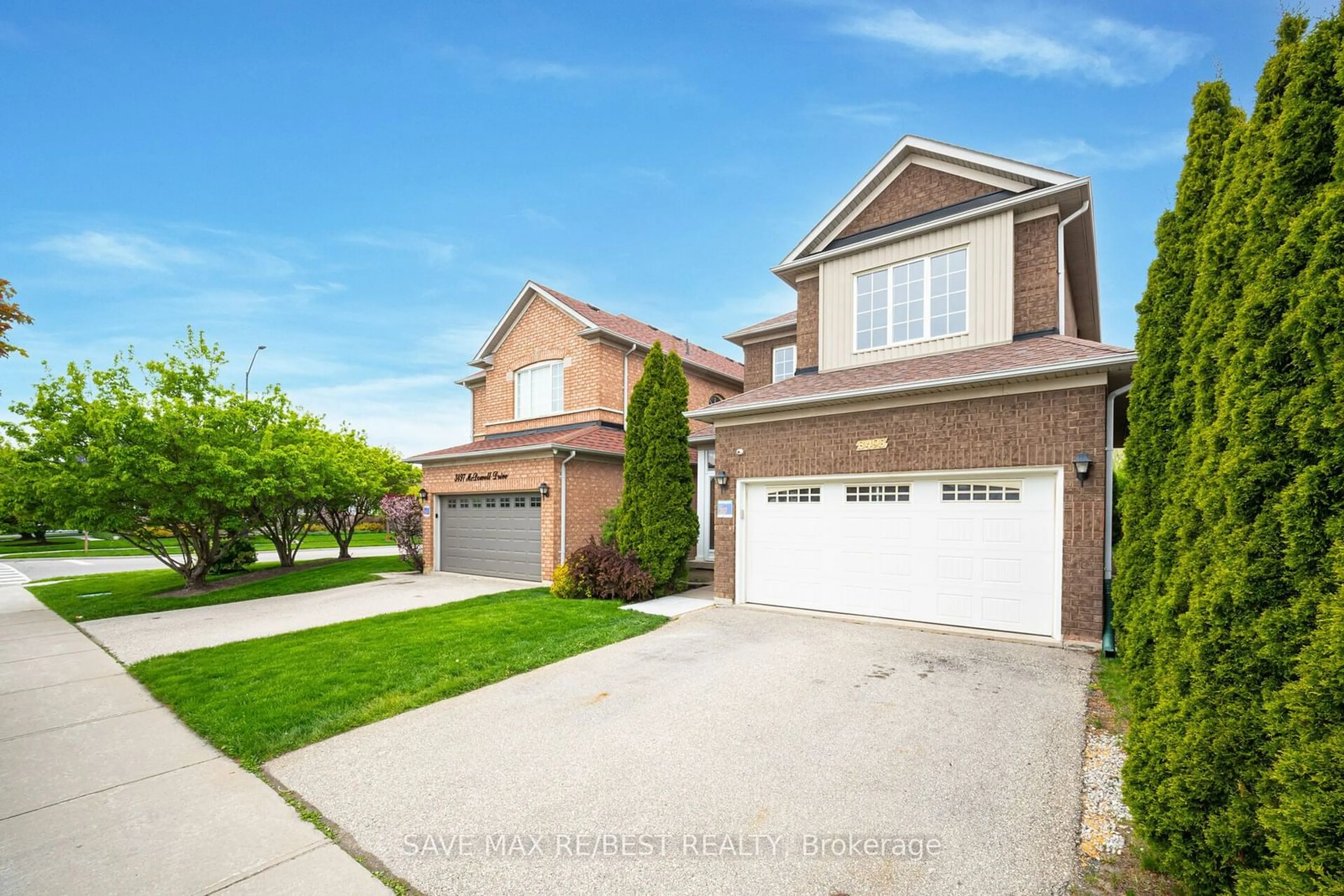 Frontside or backside of a home, the street view for 3493 Mcdowell Dr, Mississauga Ontario L5M 6R6