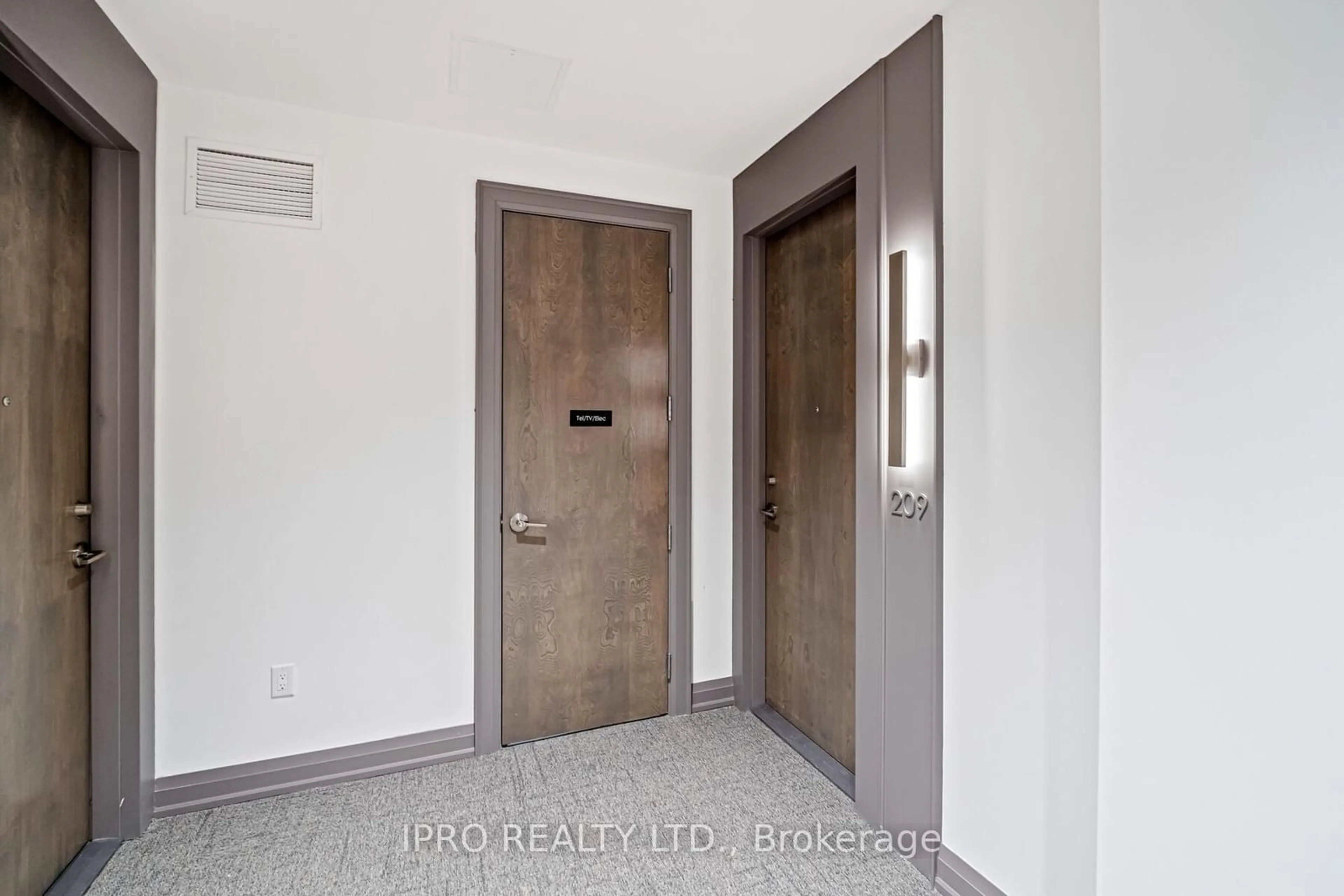 Indoor entryway, cement floor for 42 Mill St #209, Halton Hills Ontario L7G 0P9