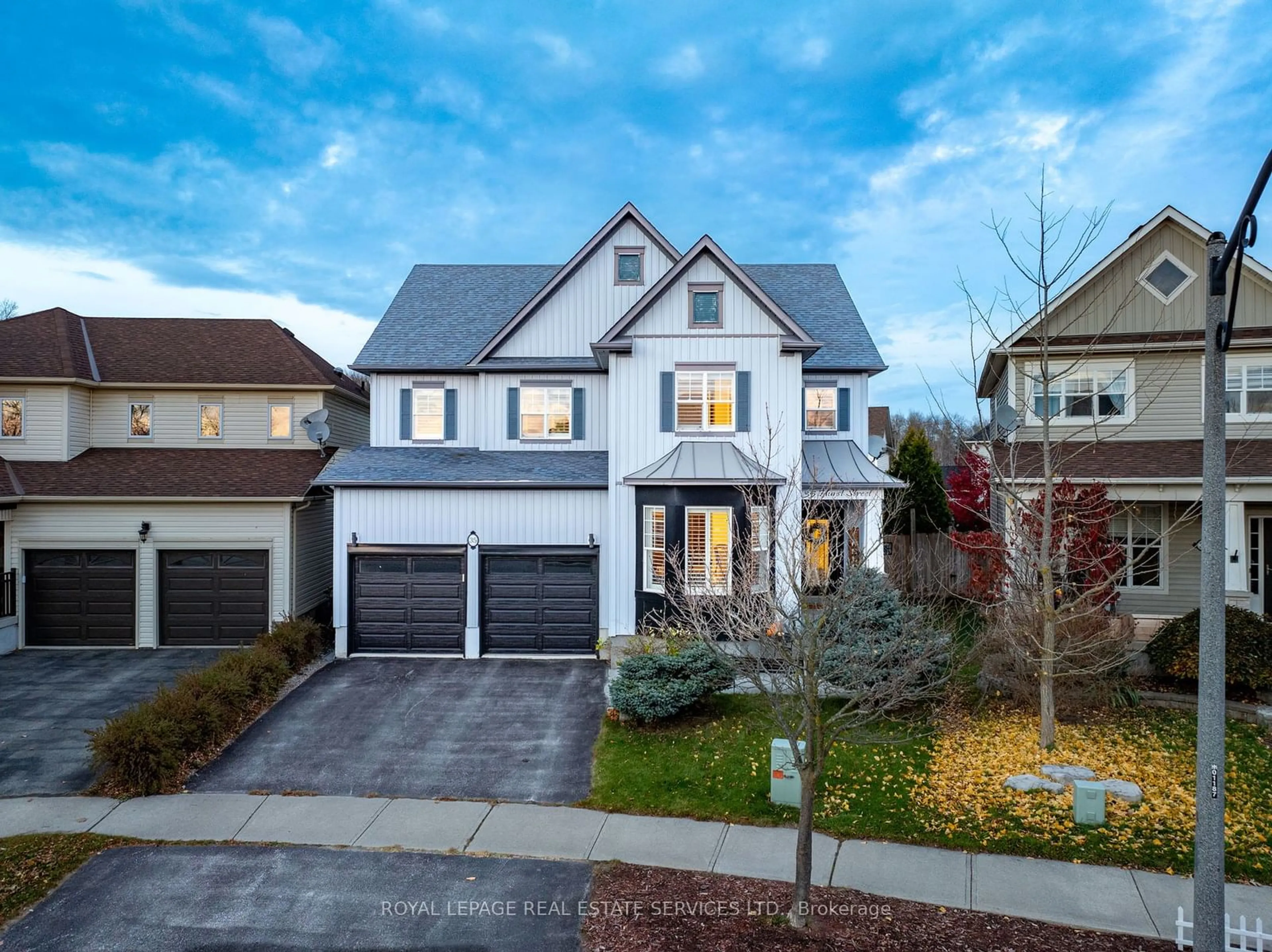 Frontside or backside of a home, the street view for 35 Hurst St, Halton Hills Ontario L7J 2Z8