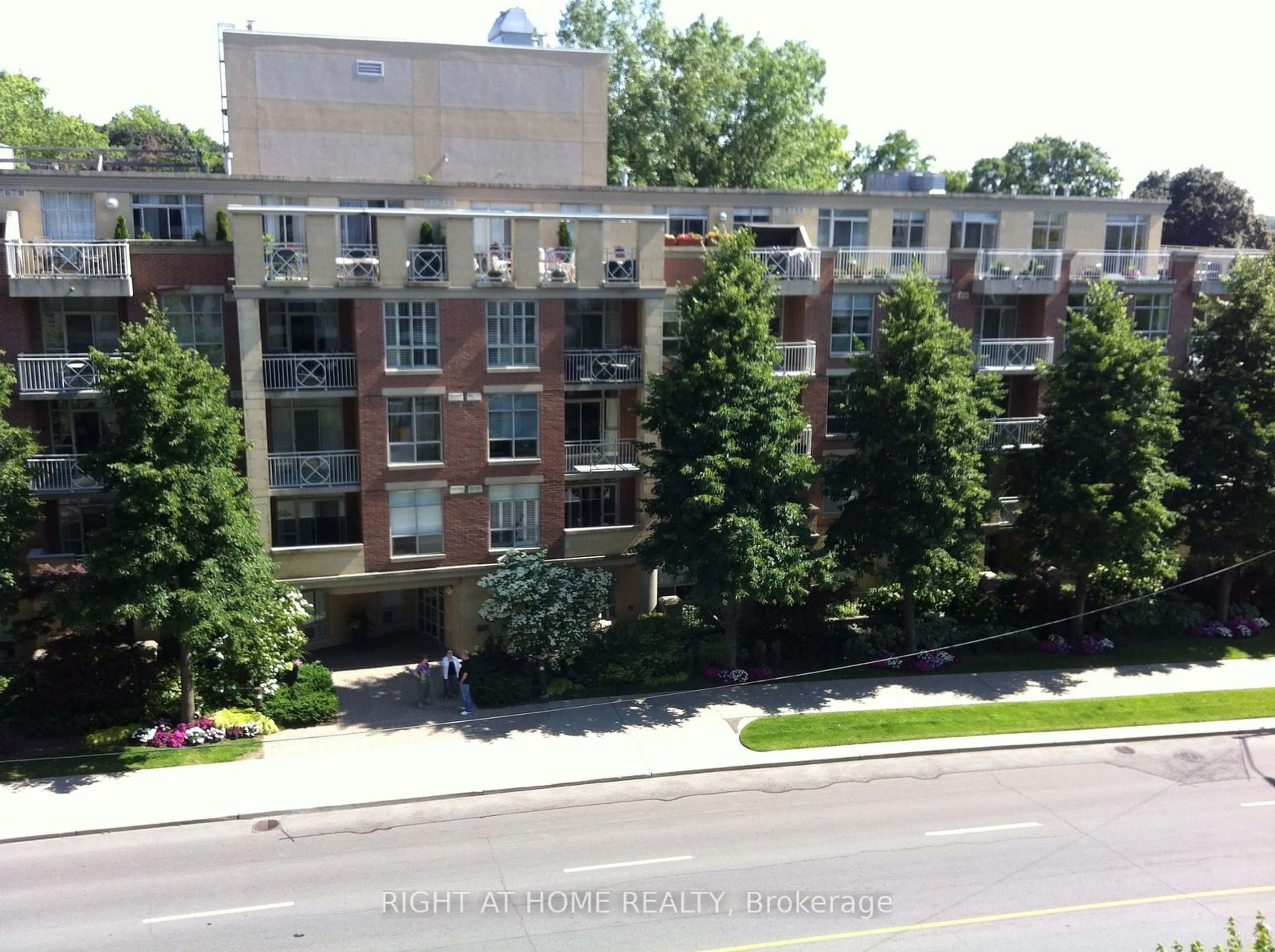 A pic from exterior of the house or condo, the street view for 2511 Bloor St #307, Toronto Ontario M6S 5A6