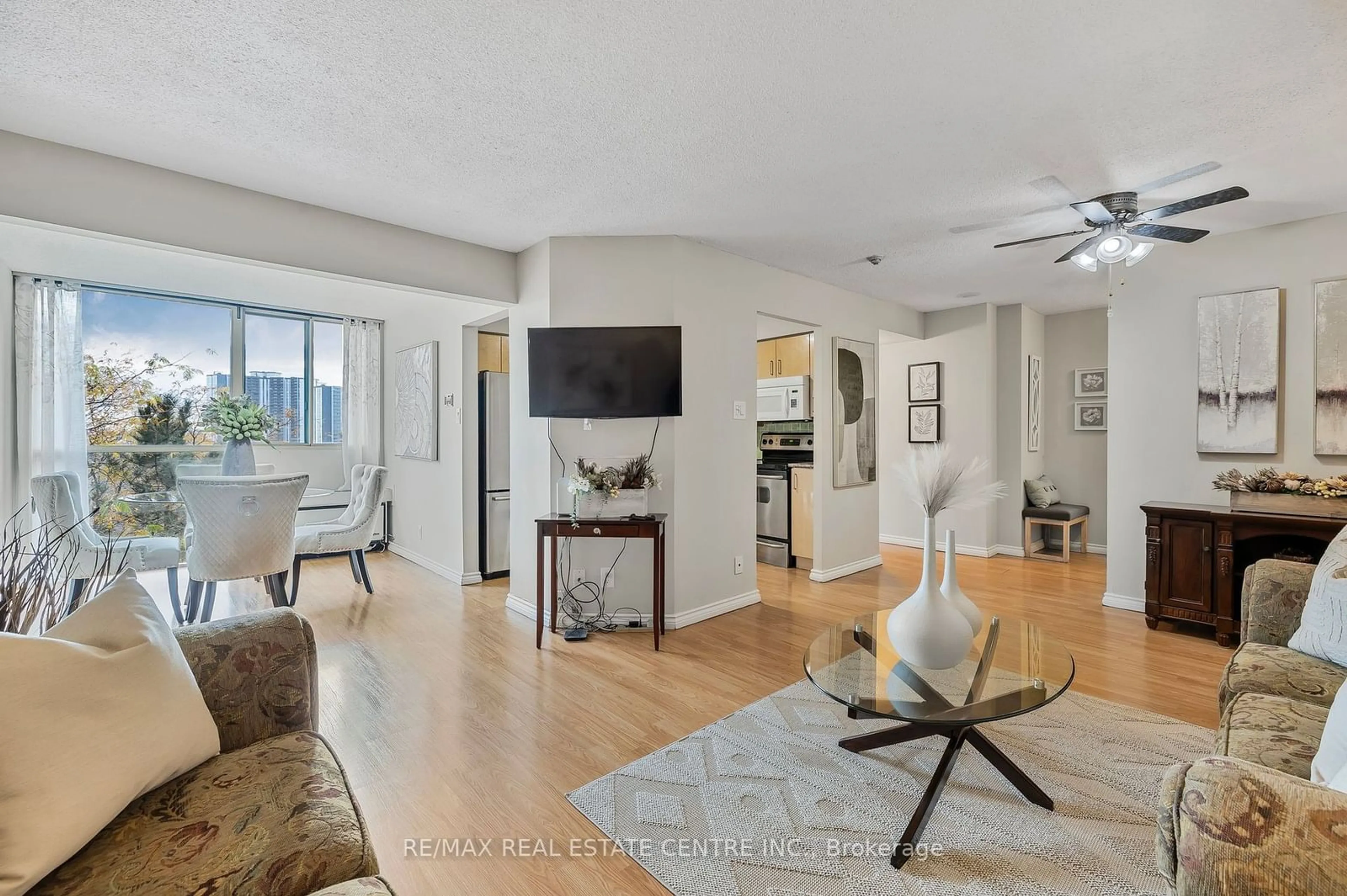 Indoor entryway, wood floors for 61 Markbrook Lane #509, Toronto Ontario M9V 5E7