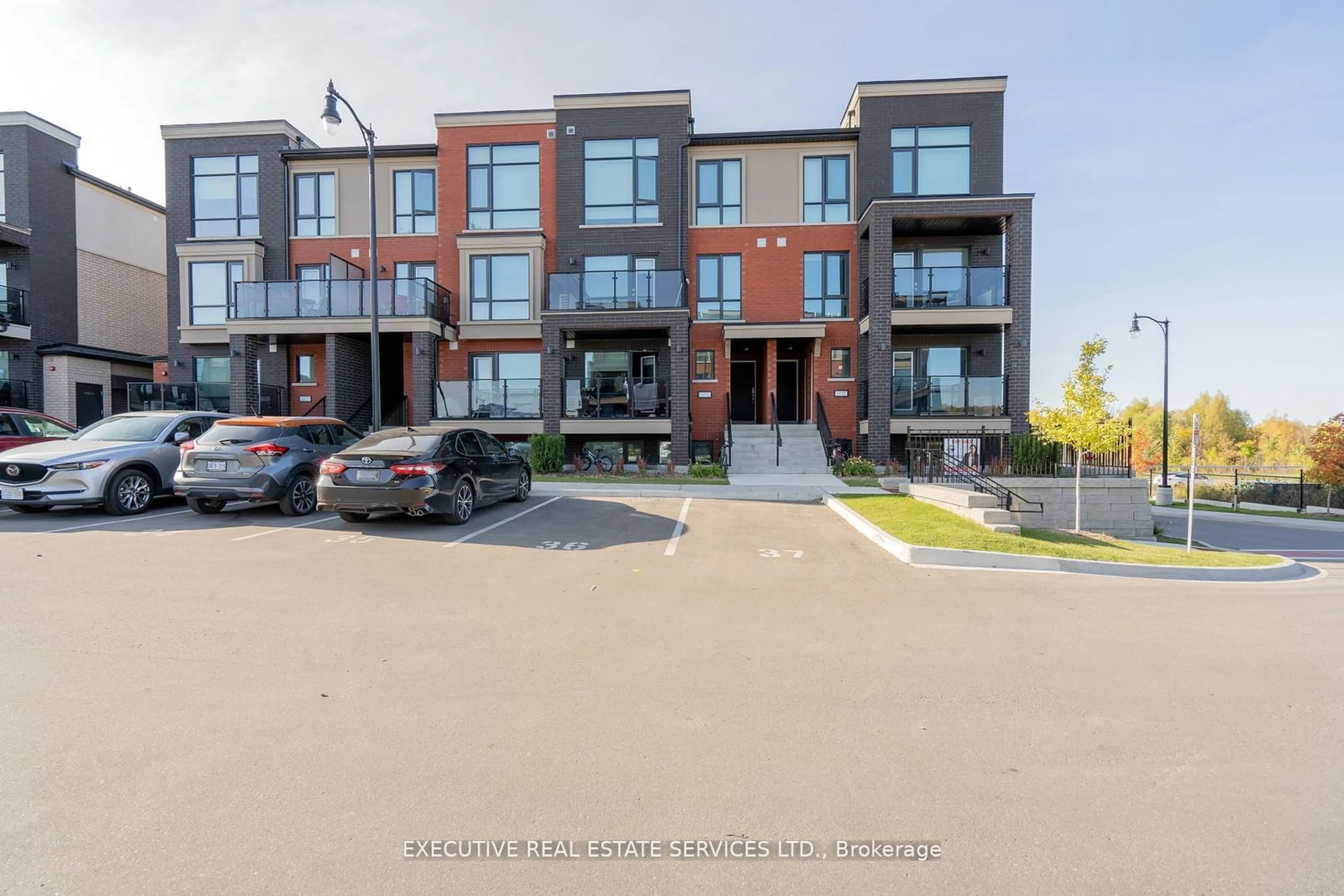 A pic from exterior of the house or condo, the front or back of building for 195 Veterans Dr #14, Brampton Ontario L7A 4B6