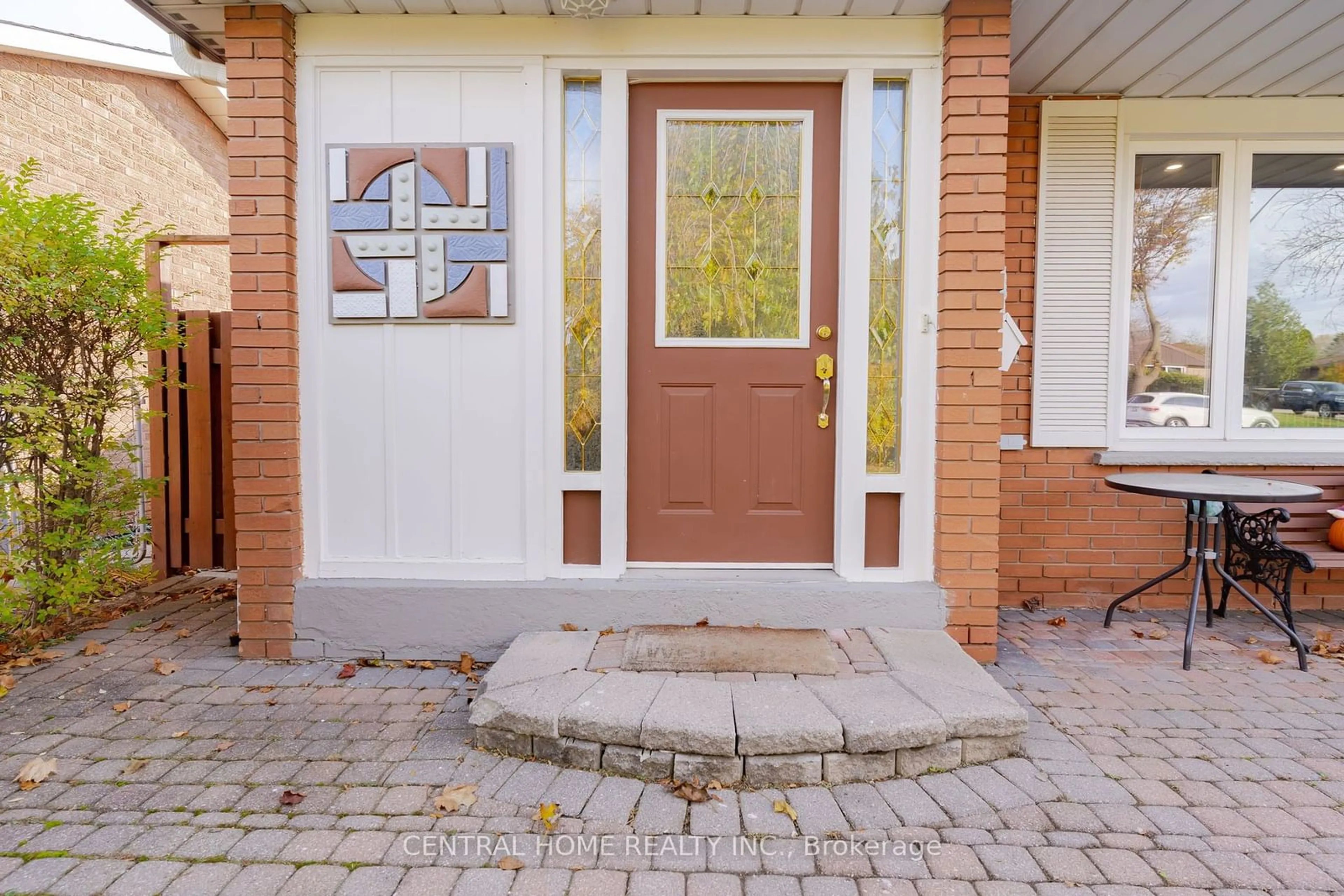 Indoor entryway, ceramic floors for 2690 Constable Rd, Mississauga Ontario L5J 1W4