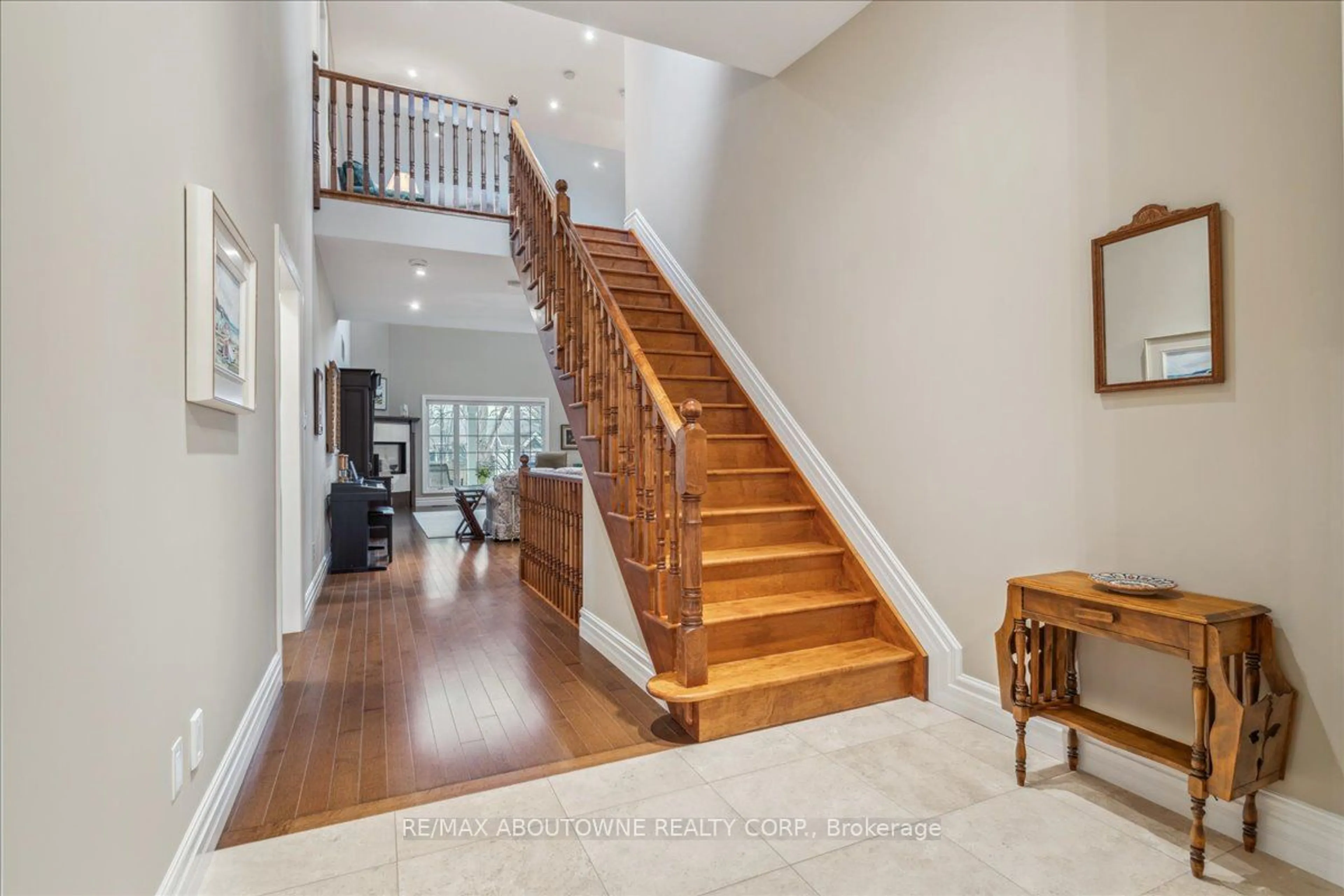 Stairs for 298 River Side Dr, Oakville Ontario L6K 3N4