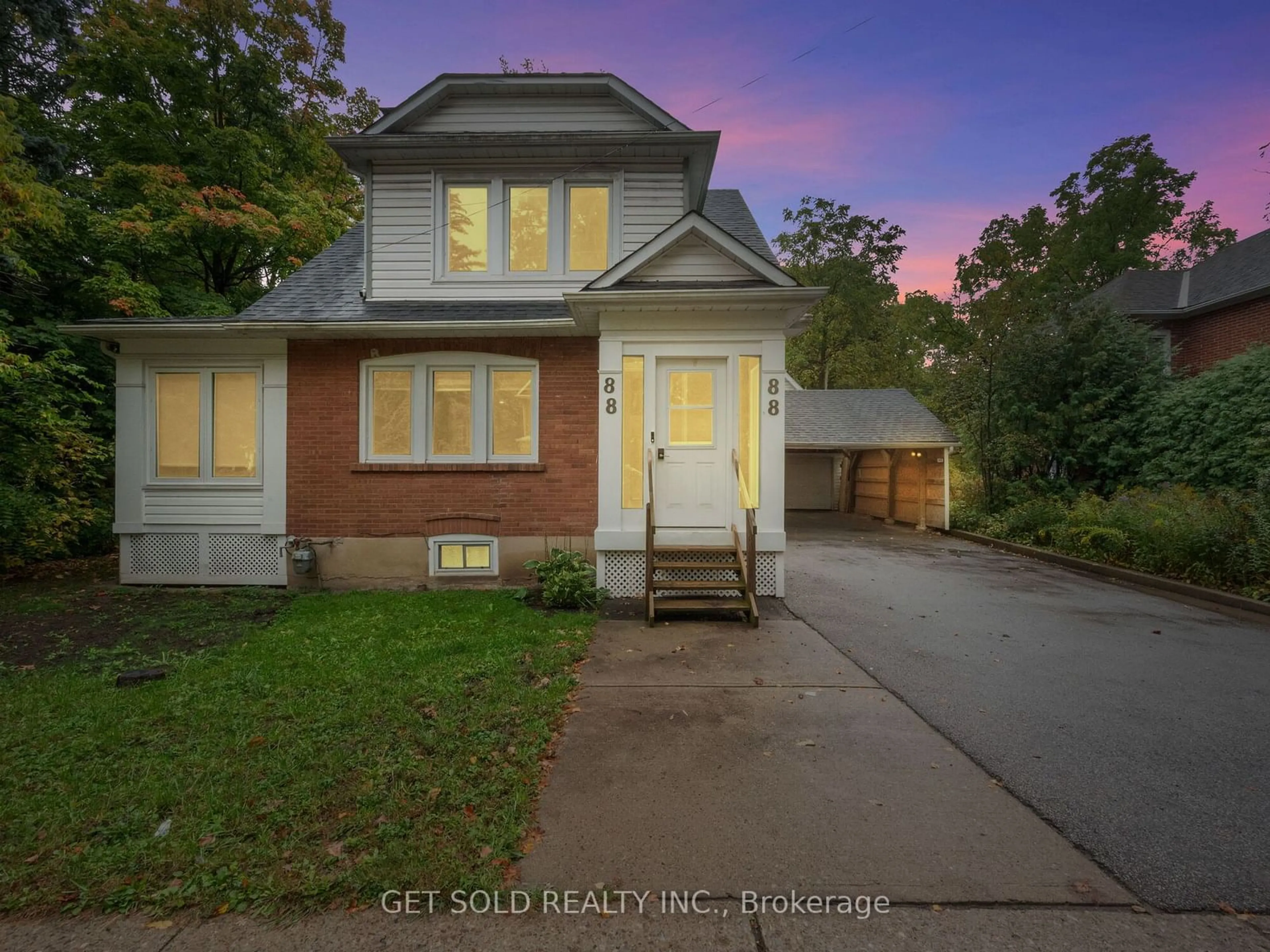 Frontside or backside of a home, the street view for 88 King St, Caledon Ontario L7E 1A2