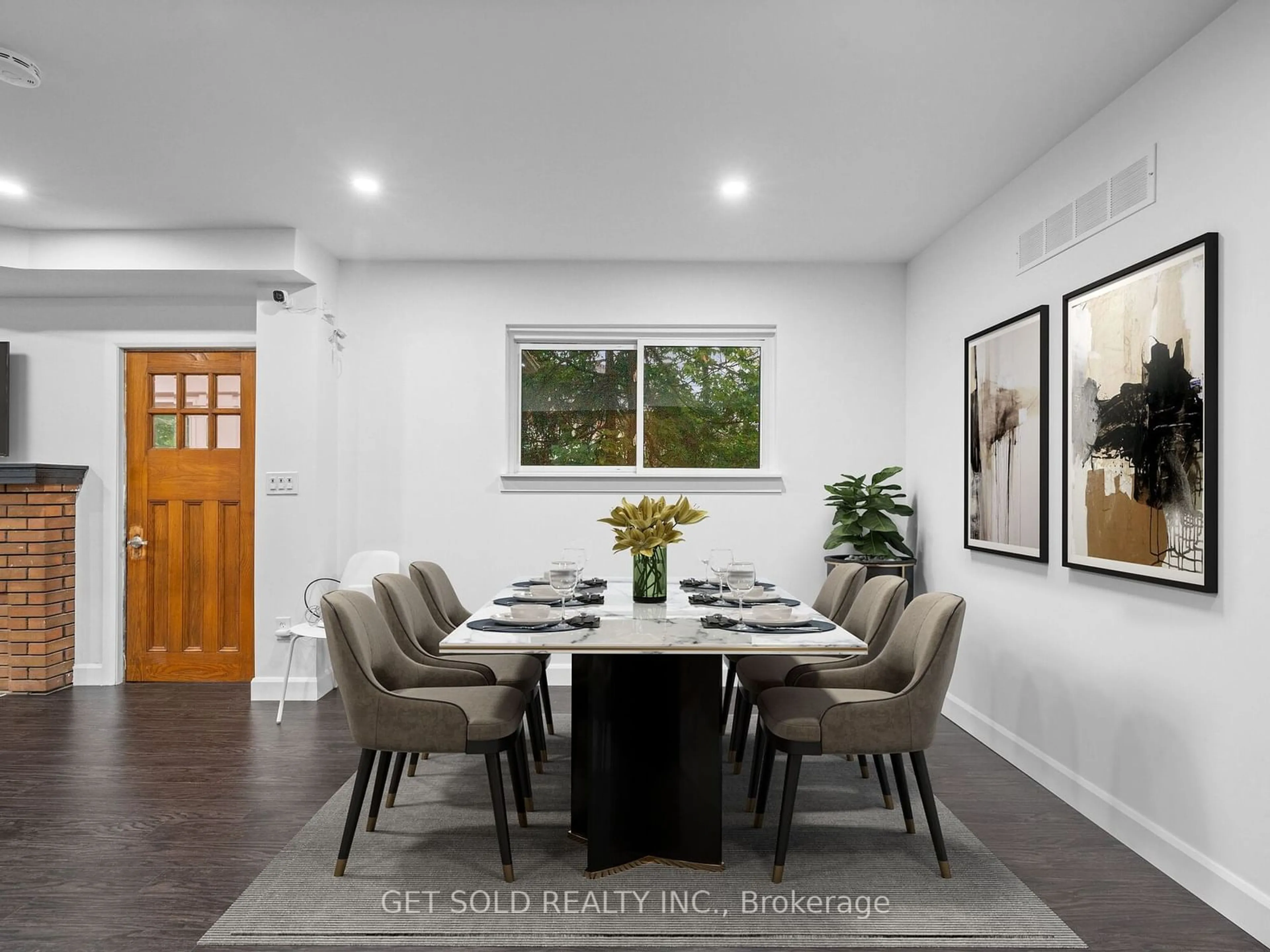 Dining room, wood floors for 88 King St, Caledon Ontario L7E 1A2