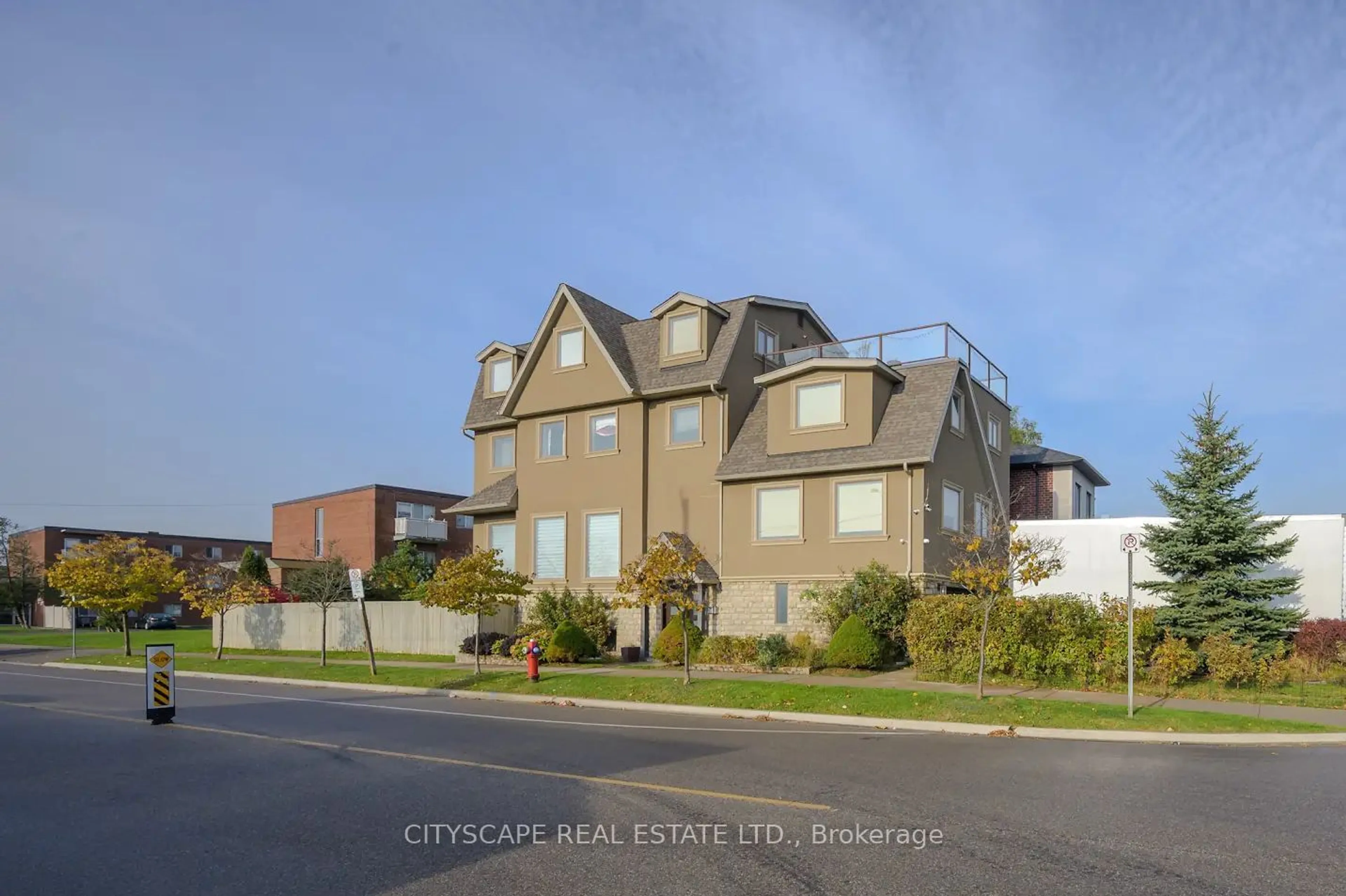 Frontside or backside of a home, the street view for 1090 Westmount Ave, Mississauga Ontario L5E 1X7