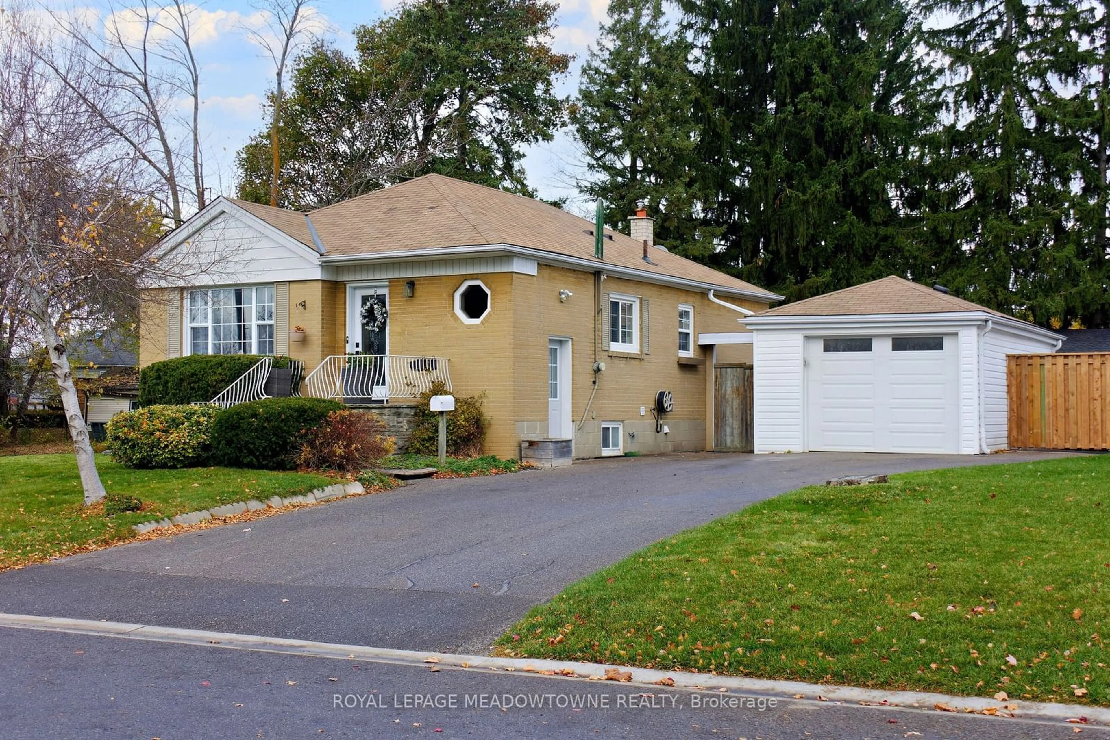 Frontside or backside of a home, the street view for 1 Margaret St, Halton Hills Ontario L7G 1V5