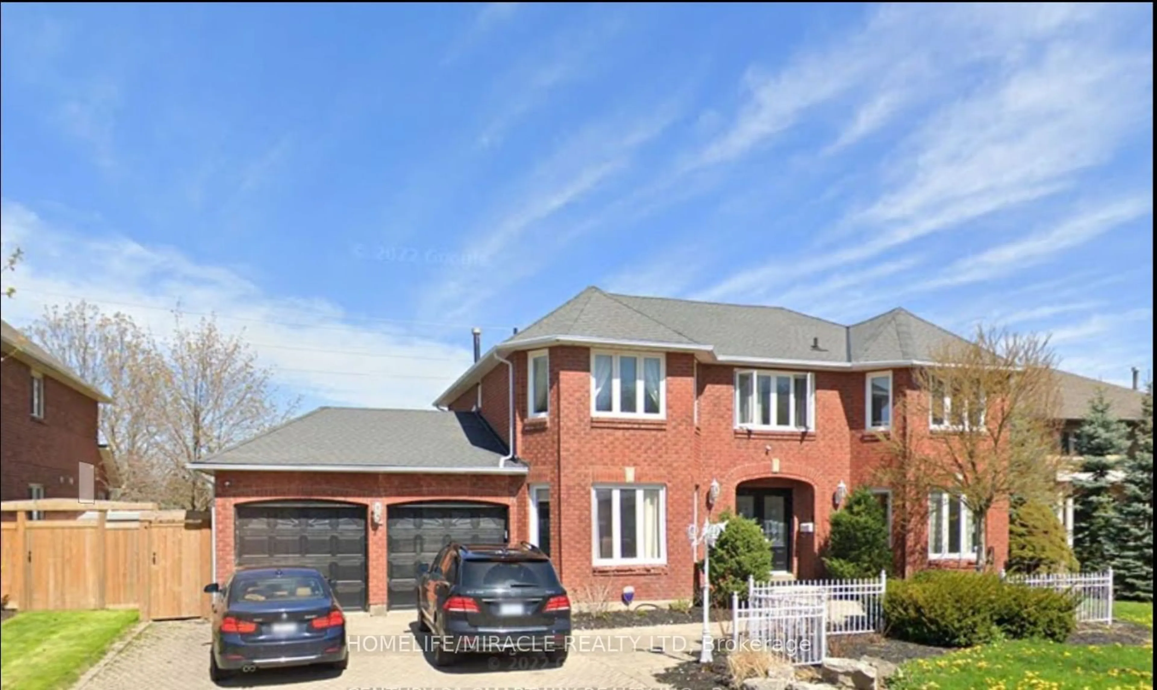 Home with brick exterior material for 8 Ridelle Crt, Brampton Ontario L6Z 4M3