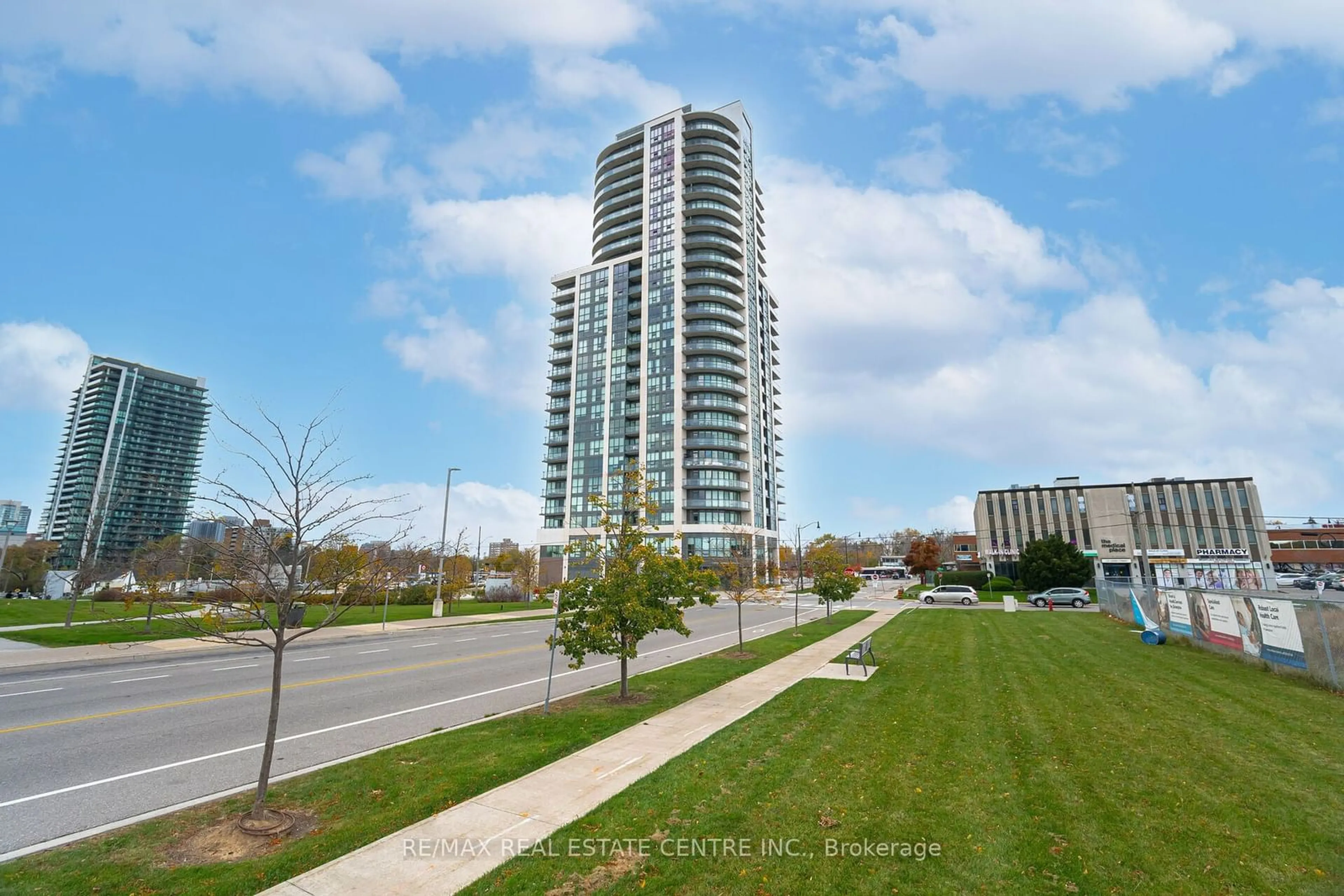 A pic from exterior of the house or condo, the street view for 15 Lynch St #2101, Brampton Ontario L6W 0C7