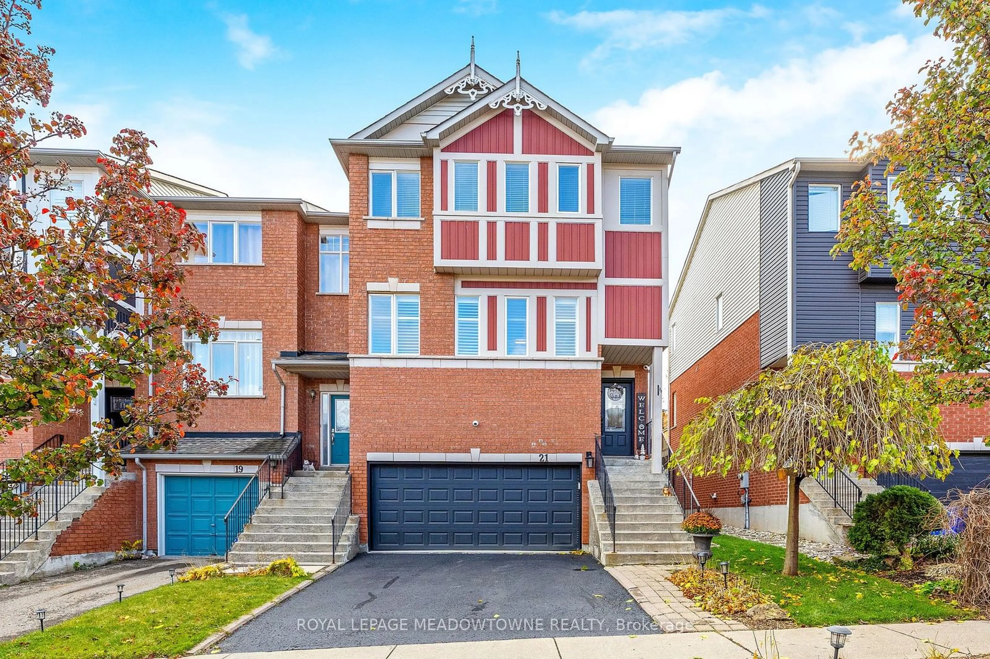 A pic from exterior of the house or condo, the street view for 21 Grey Owl Run, Halton Hills Ontario L7G 5Z8