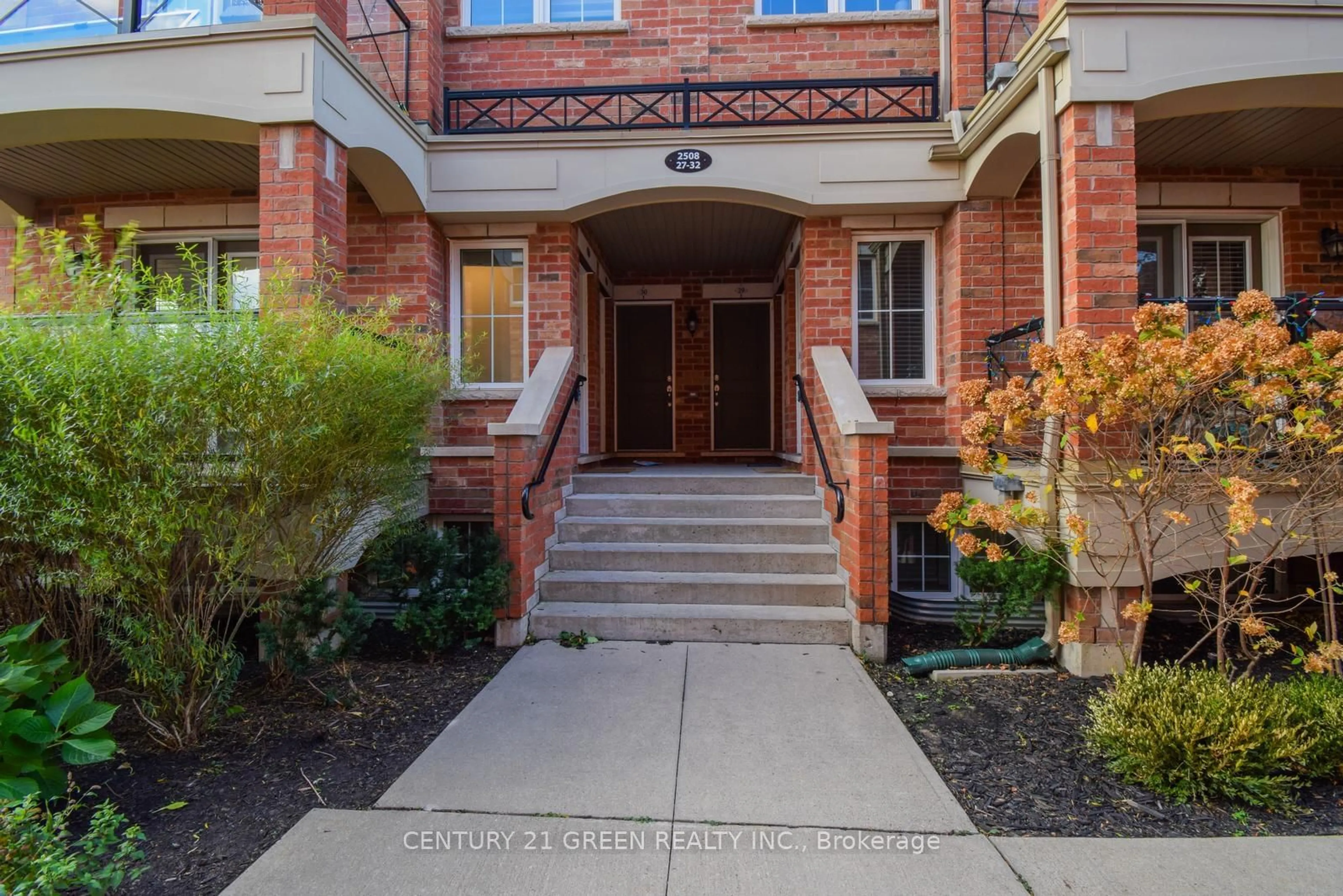 A pic from exterior of the house or condo, the street view for 2508 Post Rd #32, Oakville Ontario L6H 0K1