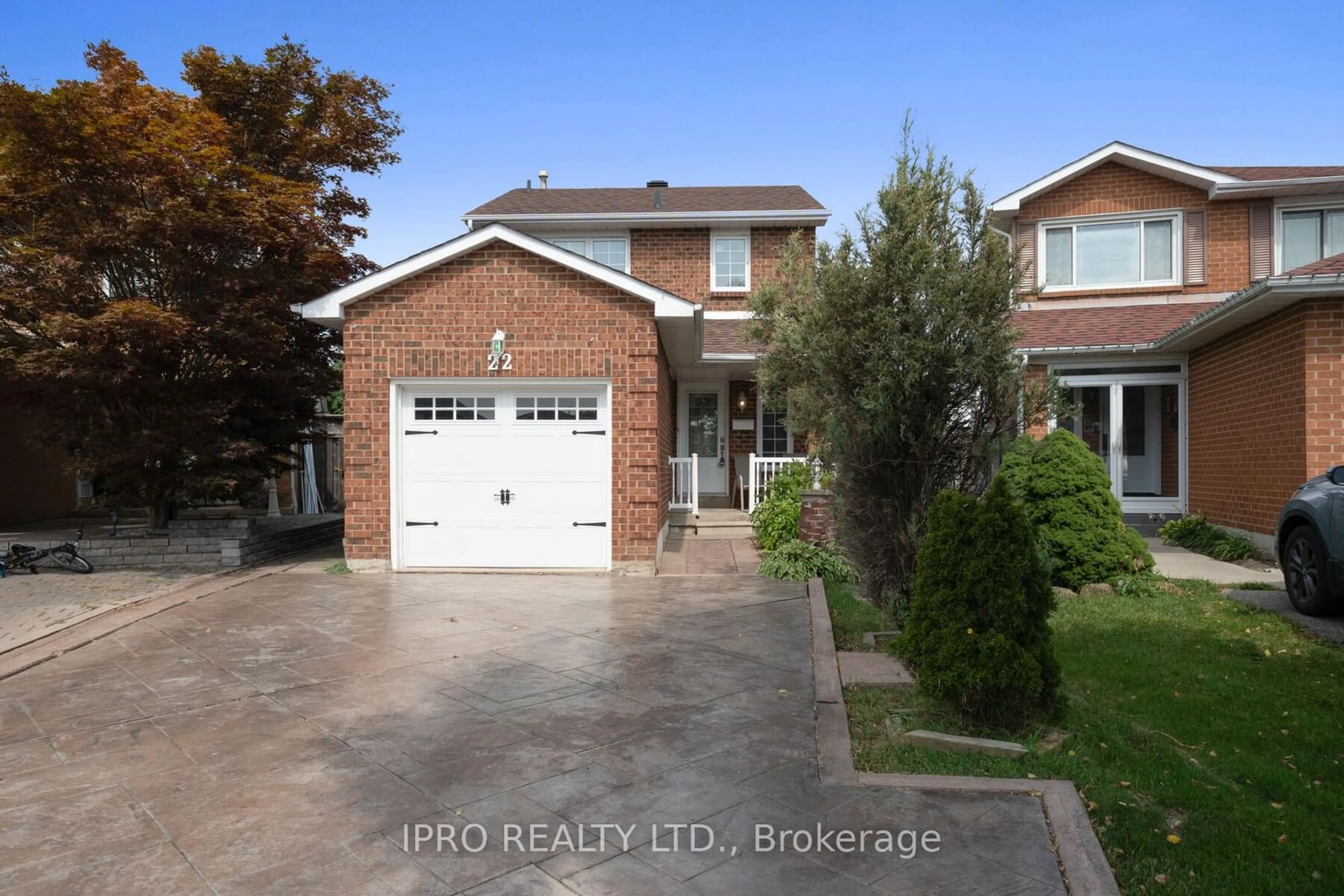 Frontside or backside of a home, the street view for 22 Stephensen Crt, Brampton Ontario L6V 3X8