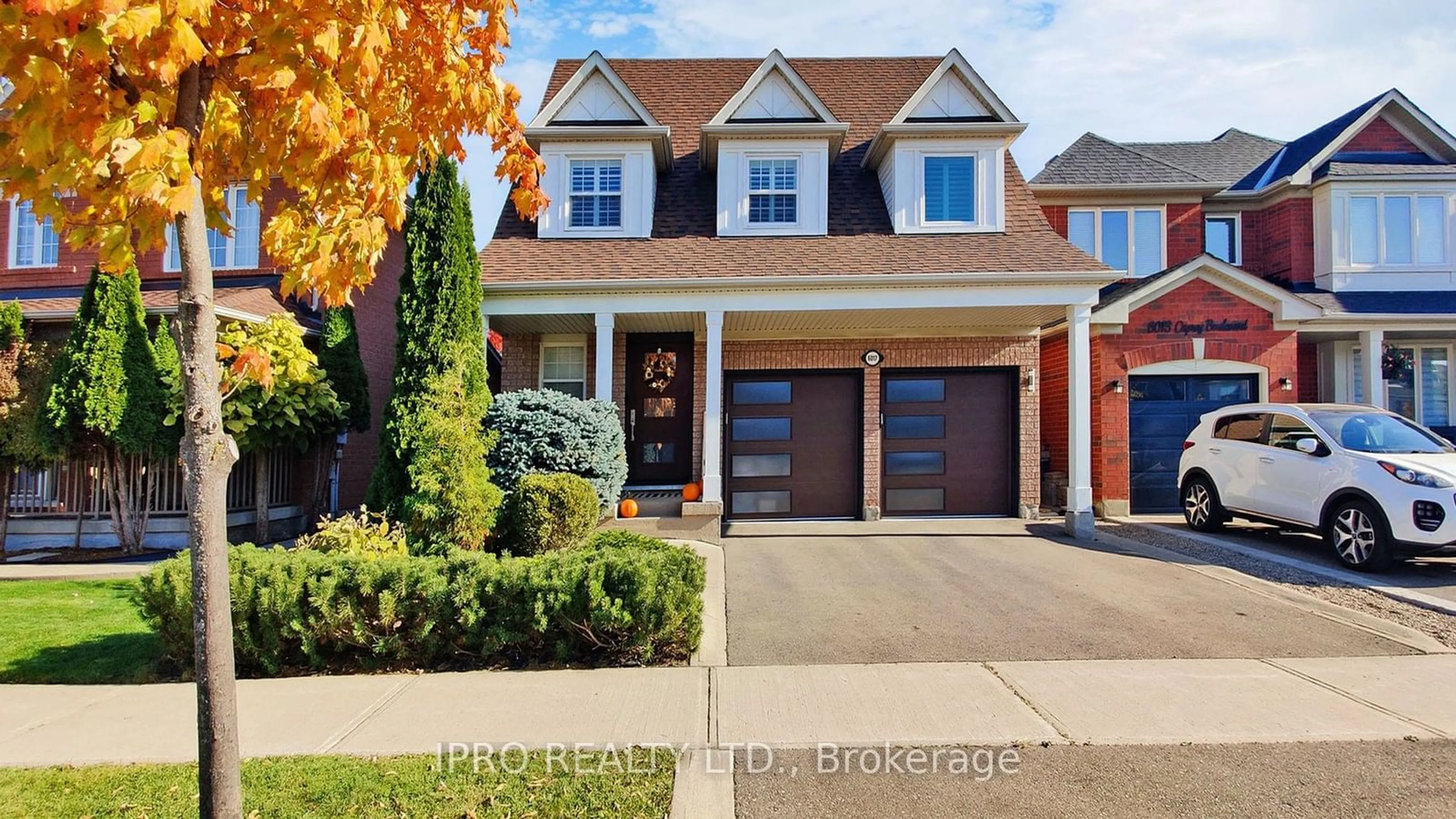 Frontside or backside of a home, the street view for 6017 Osprey Blvd, Mississauga Ontario L5N 8K3