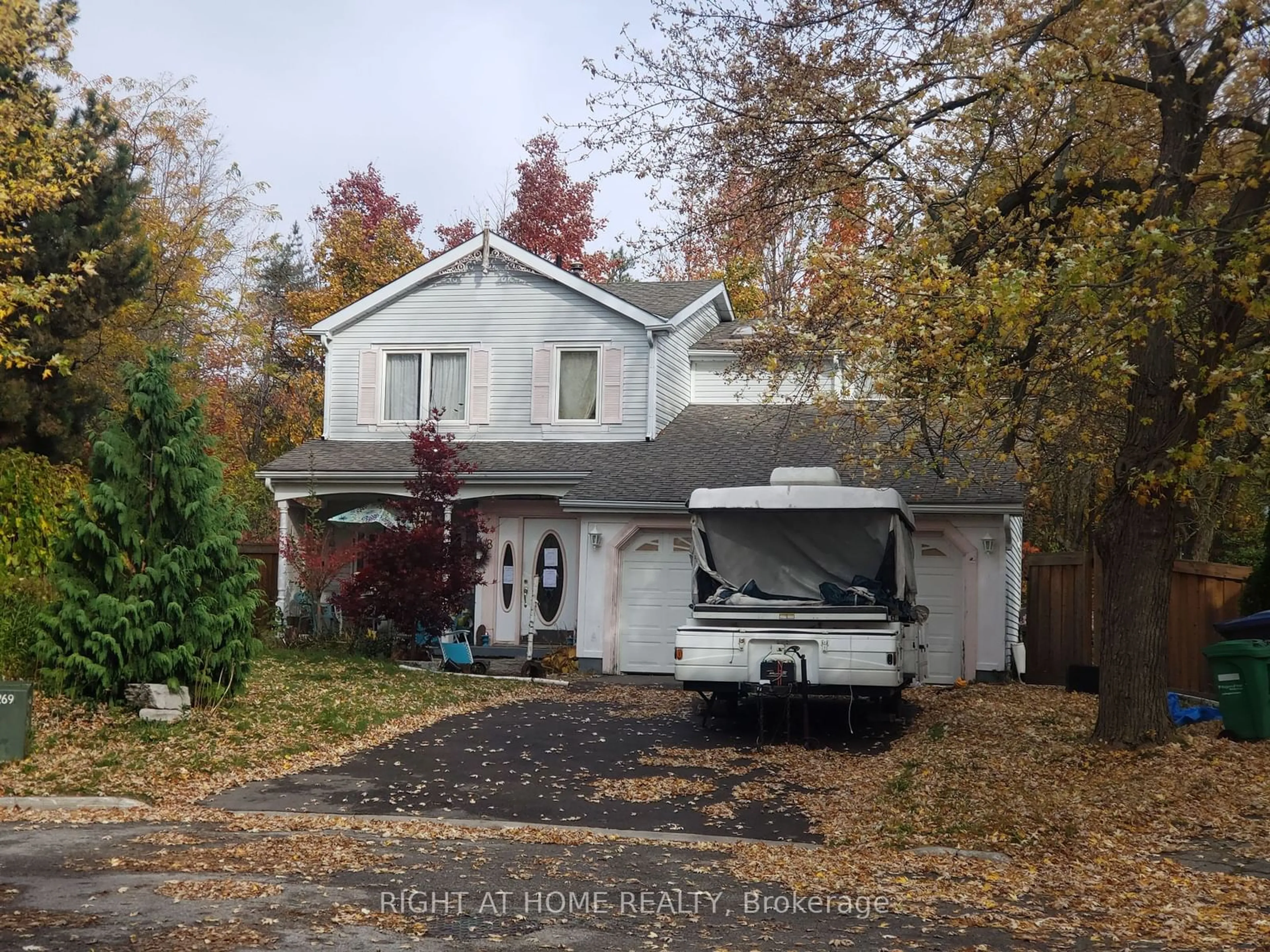 Frontside or backside of a home, the street view for 8 Darwin Pl, Brampton Ontario L6Z 1A4