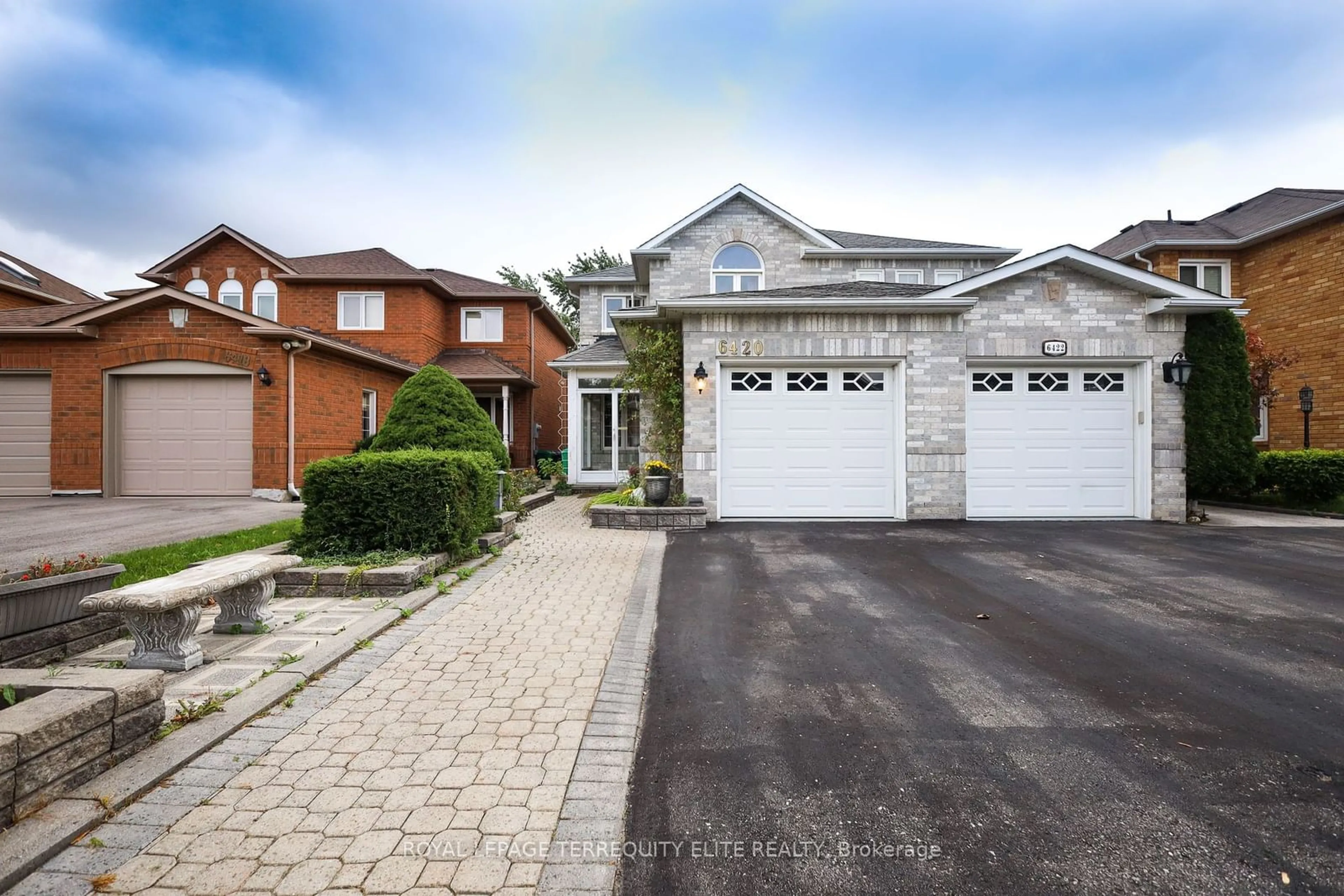 Frontside or backside of a home, the street view for 6420 Sapling Tr, Mississauga Ontario L5N 7A4