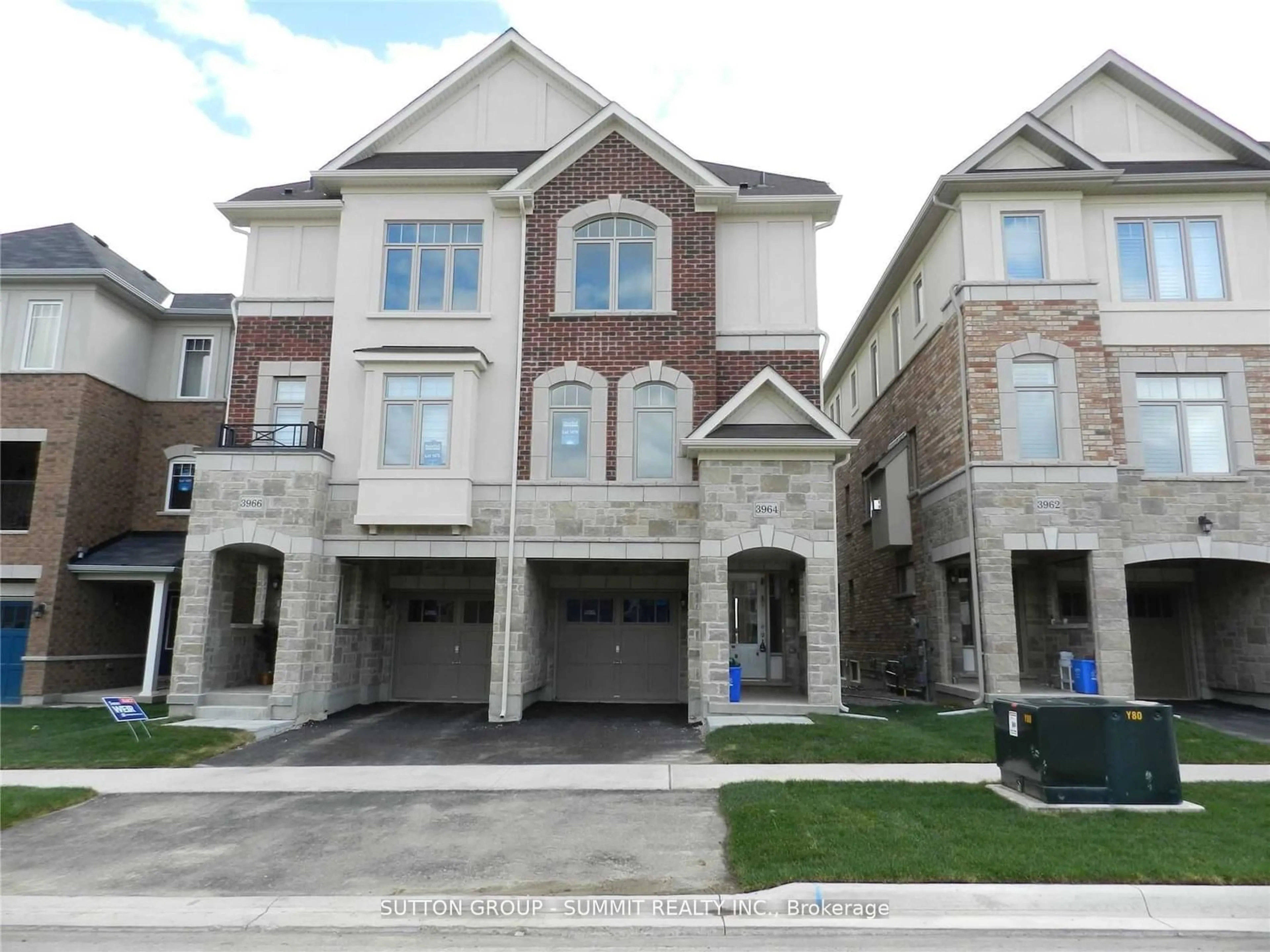 A pic from exterior of the house or condo, the street view for 3964 Thomas Alton Blvd, Burlington Ontario L7M 2A4