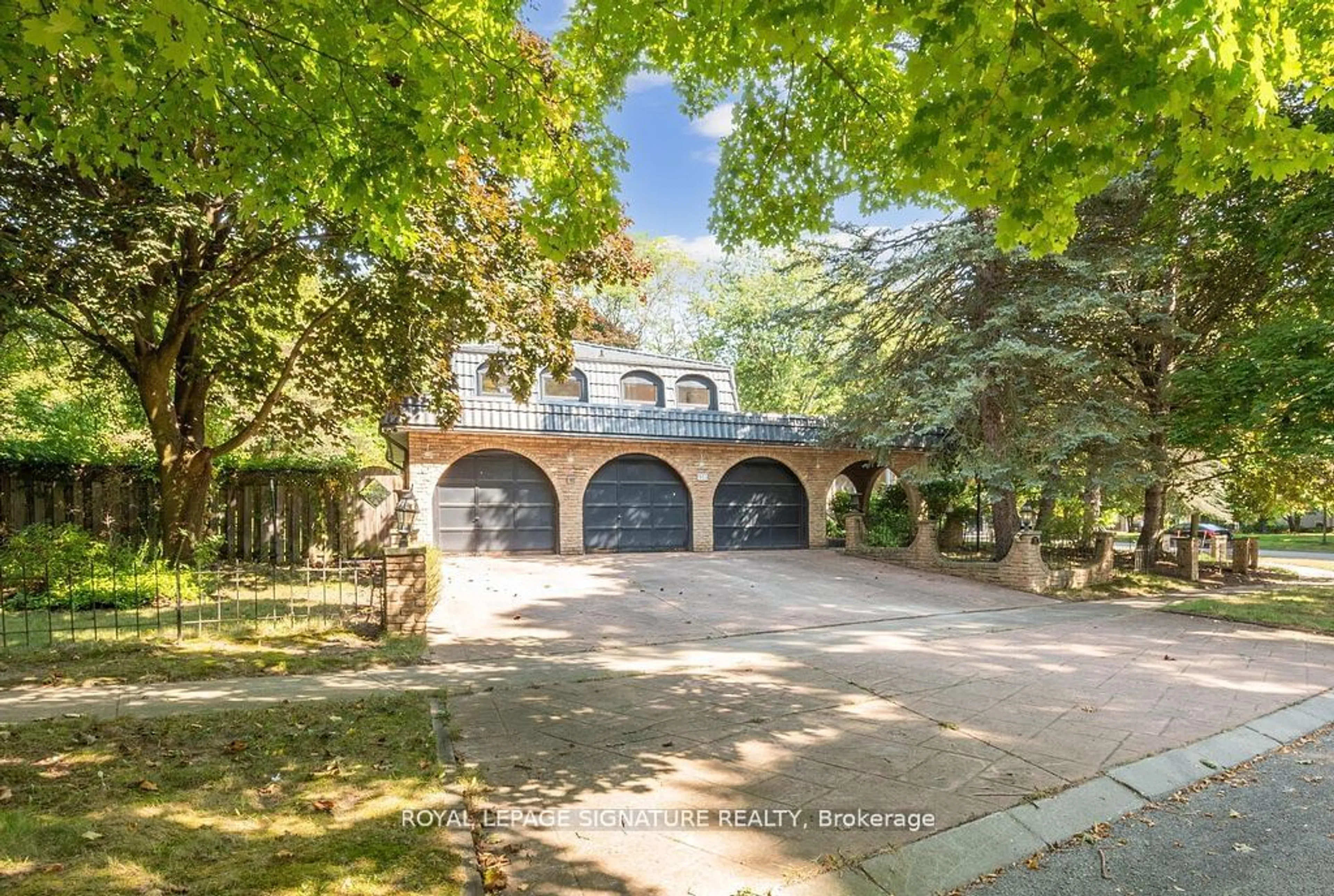 Patio, the street view for 165 Cavendish Crt, Oakville Ontario L6J 5S3