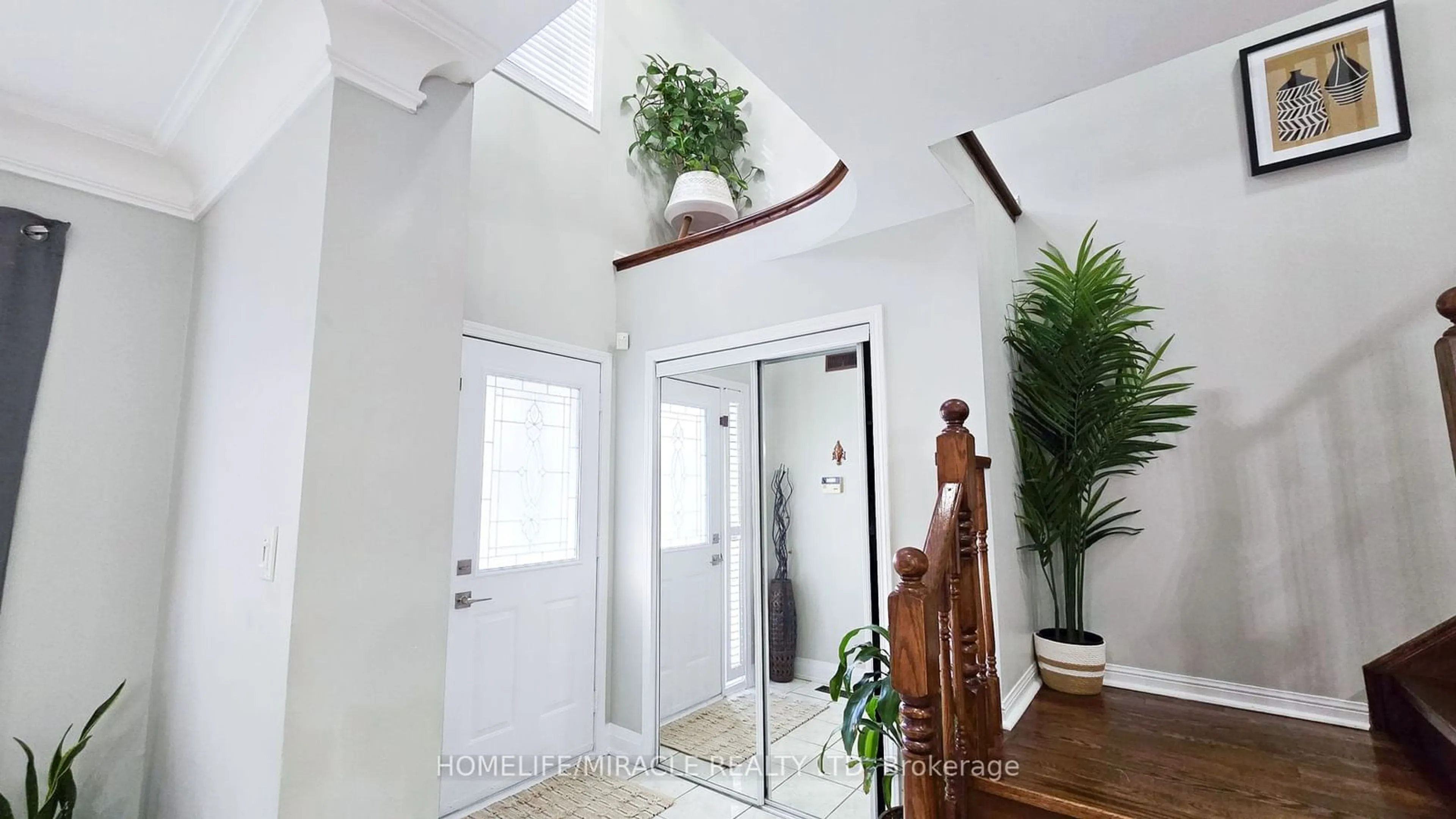 Indoor foyer, wood floors for 19 Fidelity Ave, Brampton Ontario L7A 2S5