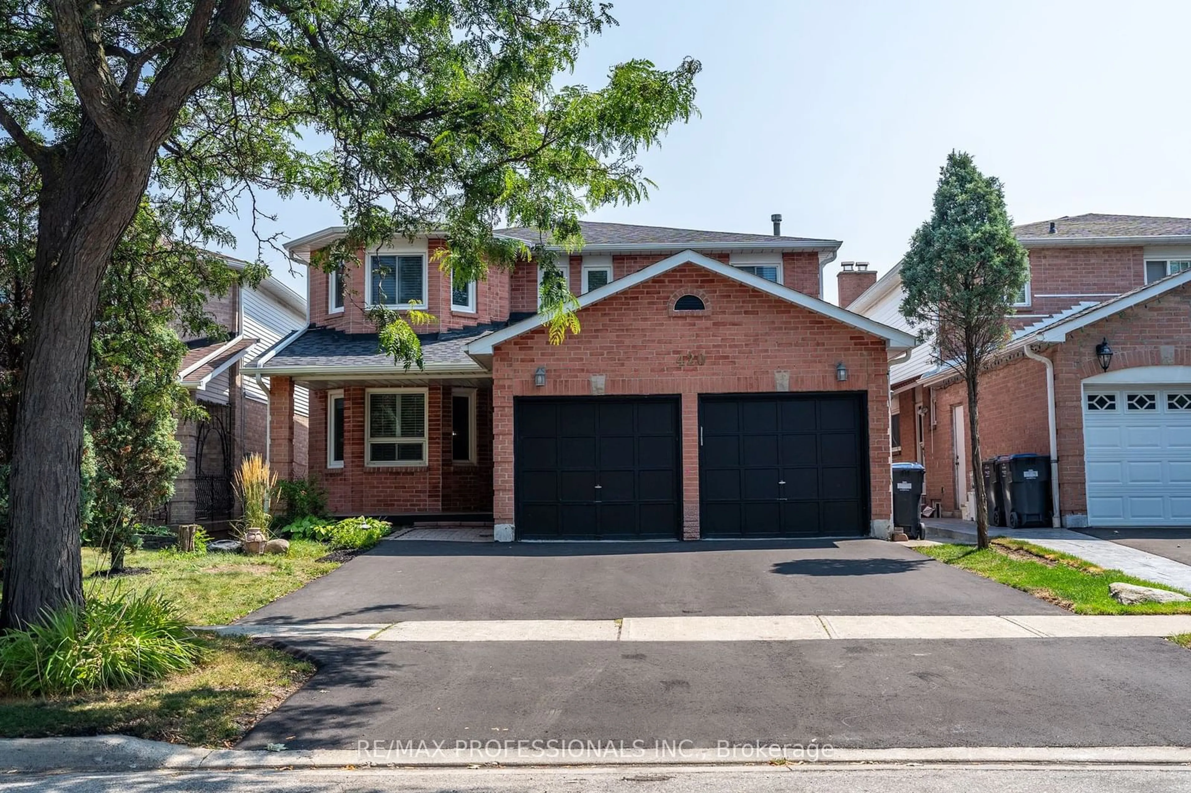 Home with brick exterior material for 420 Everton Dr, Mississauga Ontario L5R 1W2