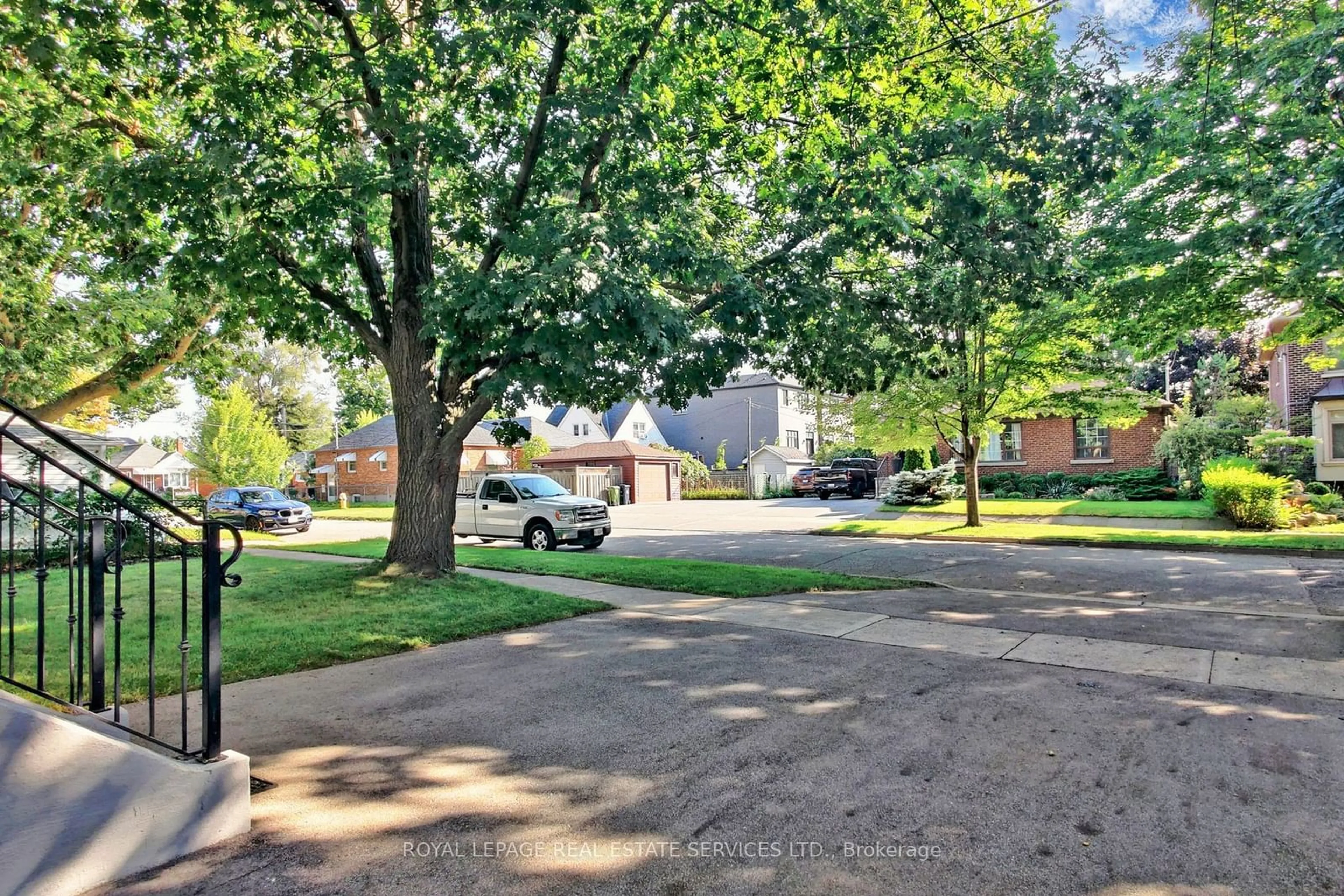 A pic from exterior of the house or condo, the street view for 174 Alderbrae Ave, Toronto Ontario M8W 4K3