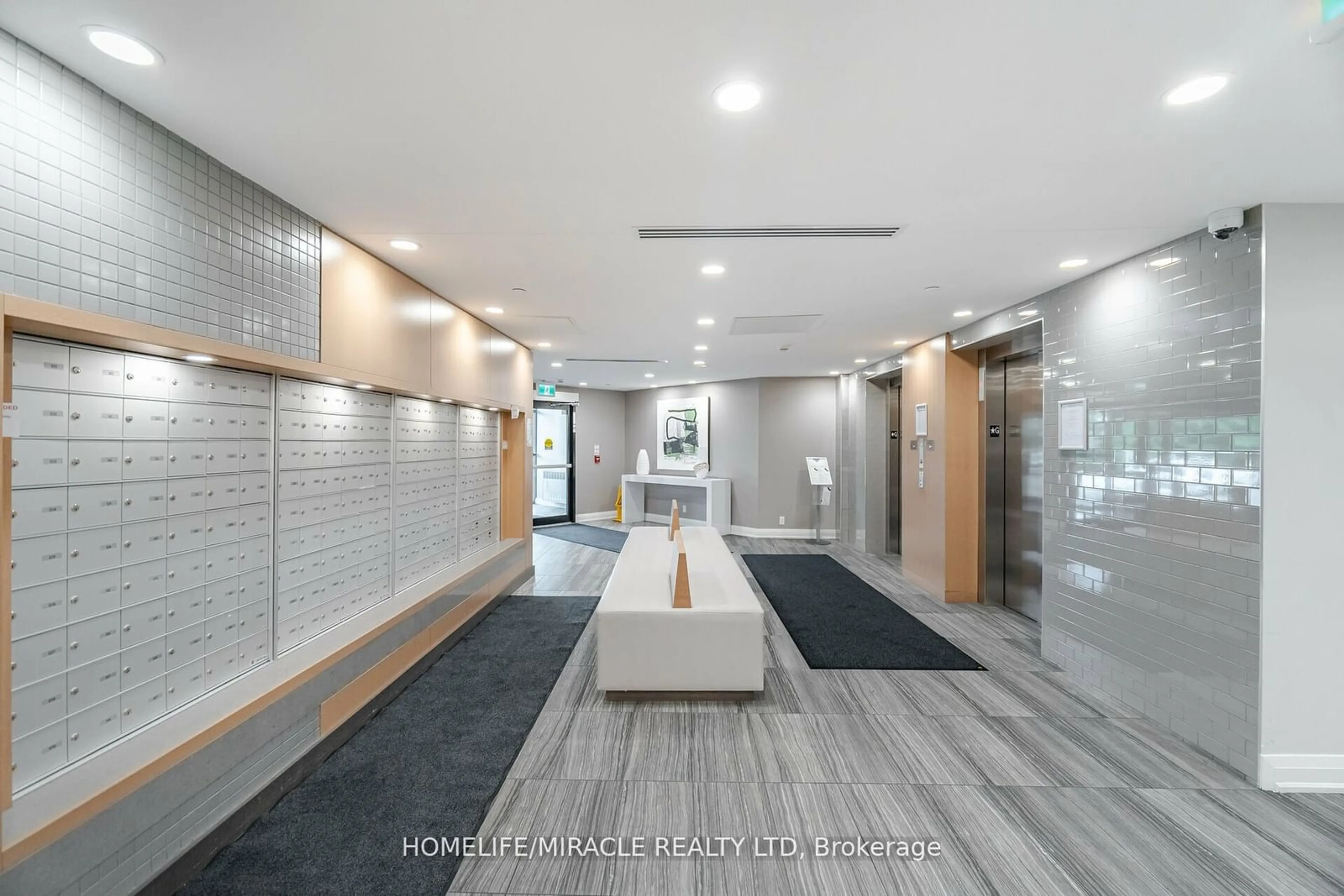 Indoor lobby, ceramic floors for 128 Grovewood Common #625, Oakville Ontario L6H 0X3