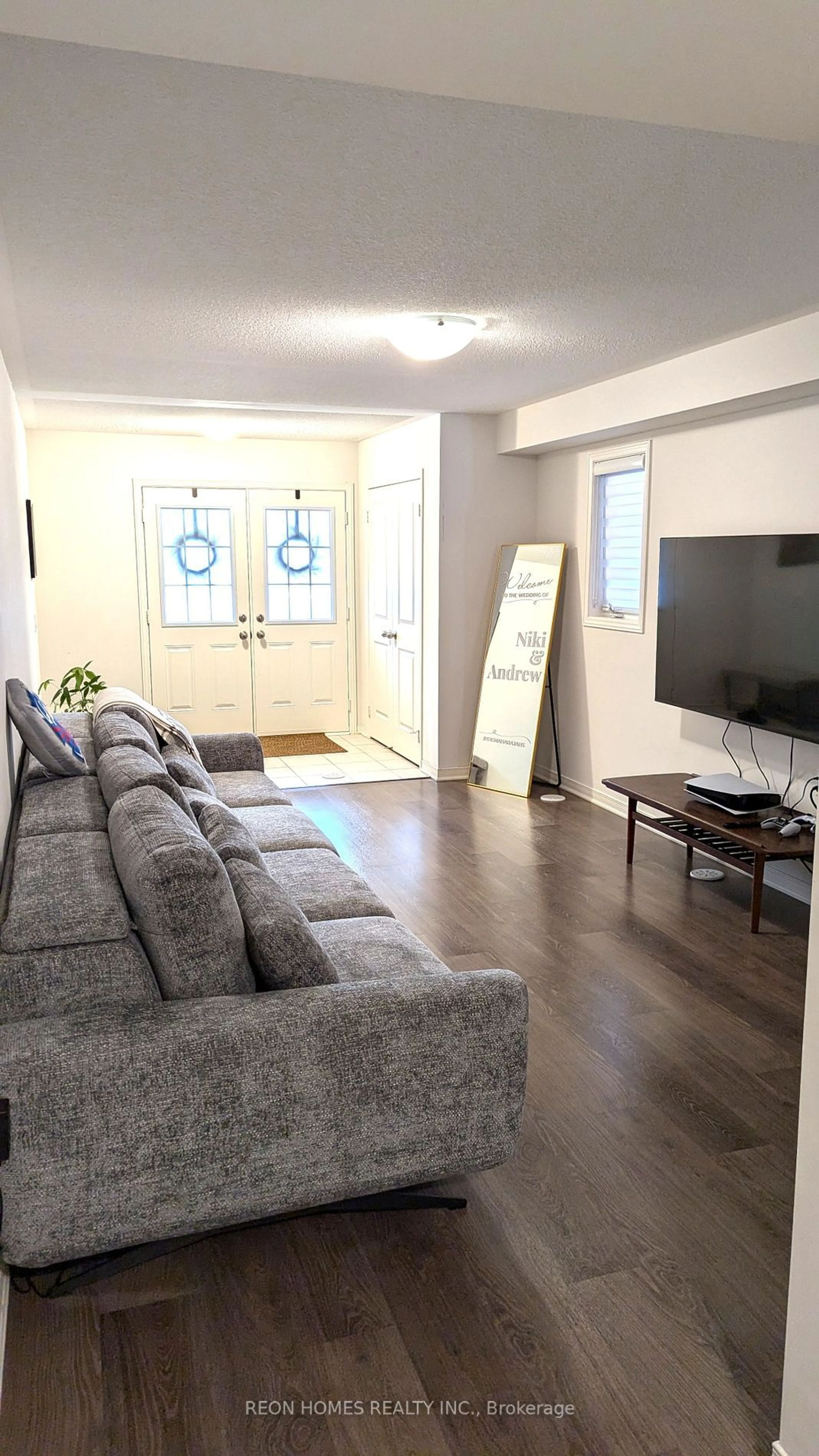 Living room, wood floors for 26 Lowes Hill Circ, Caledon Ontario L7C 4H5