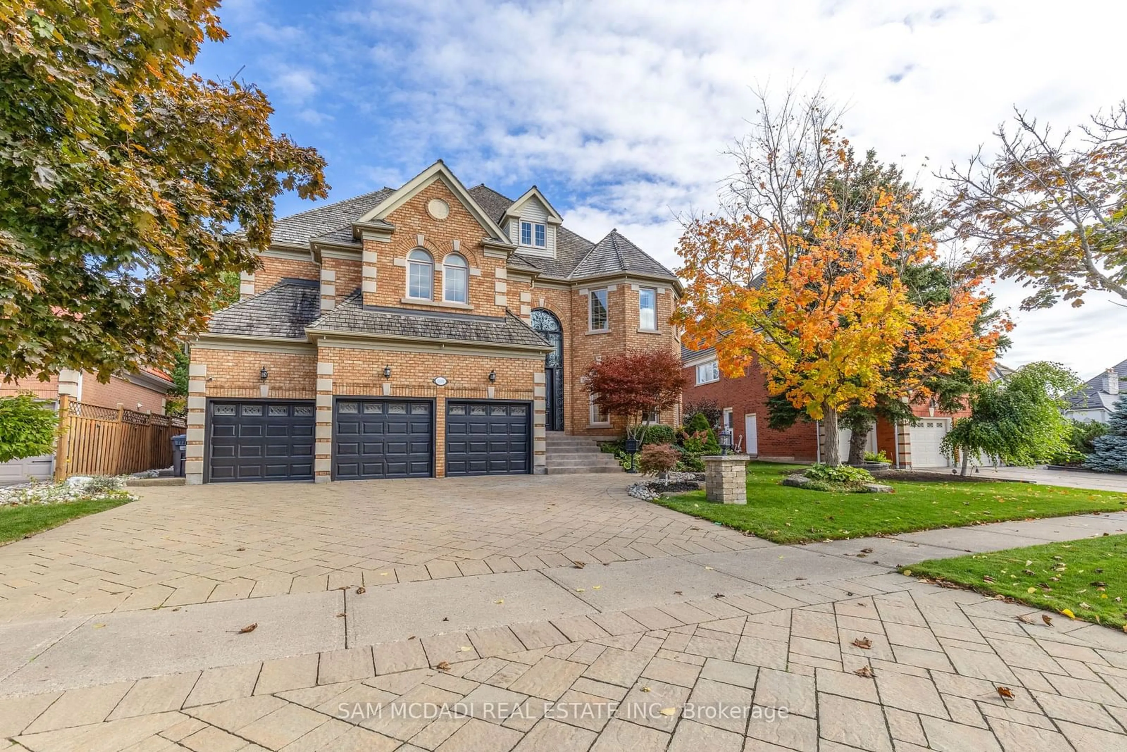 Home with brick exterior material for 5133 Forest Hill Dr, Mississauga Ontario L5M 5A3