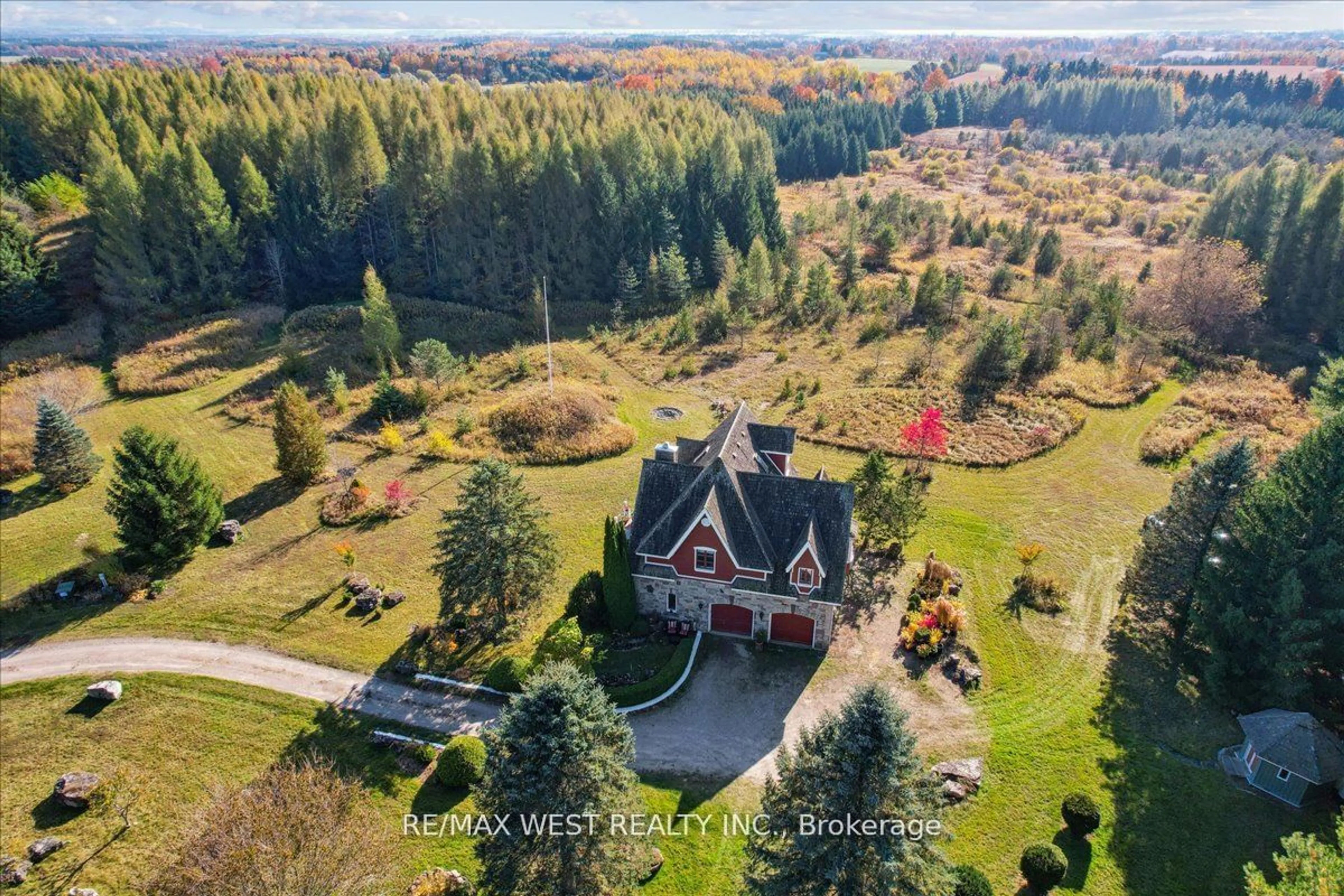 Frontside or backside of a home, cottage for 19696 Shaws Creek Rd, Caledon Ontario L7K 1K5