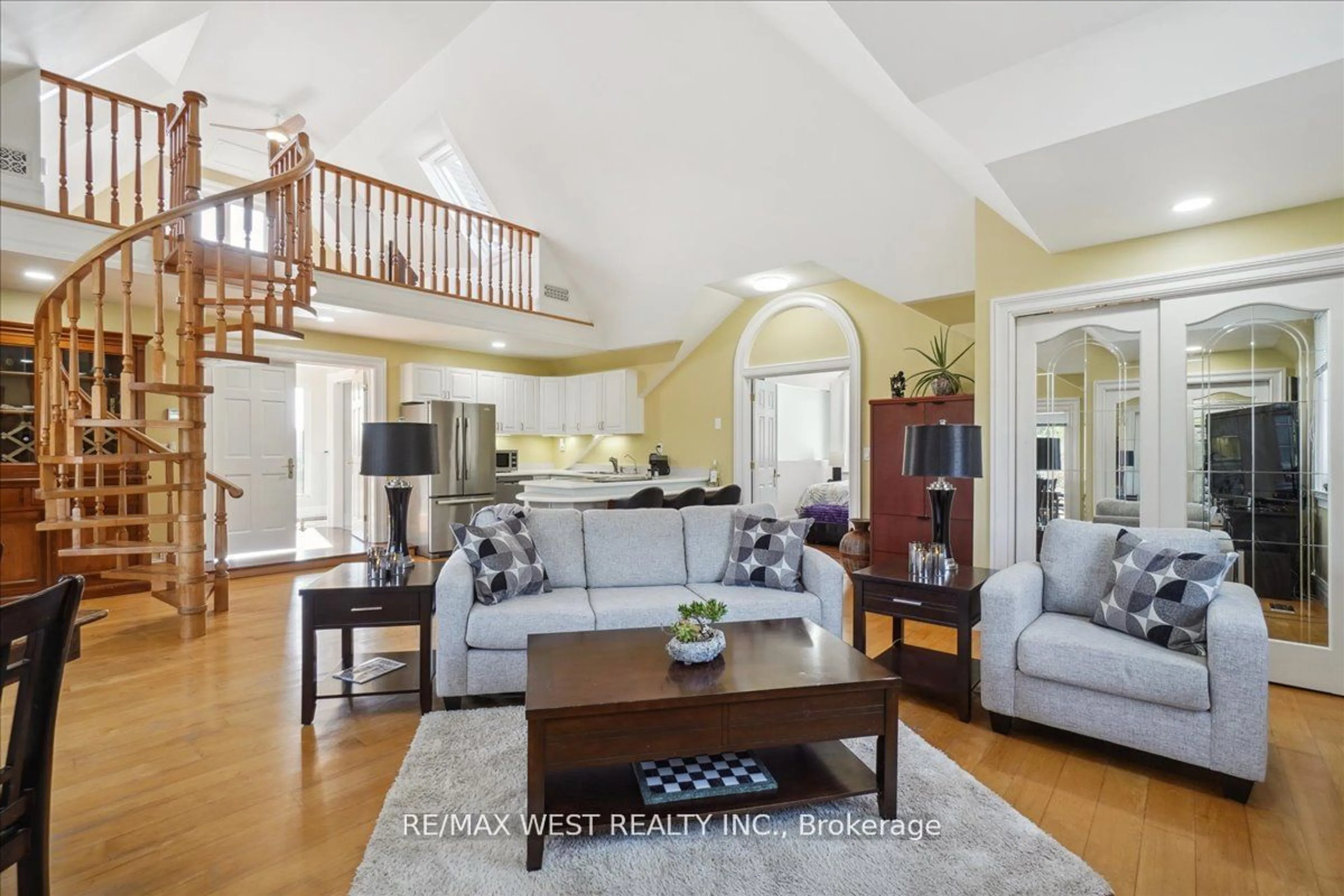 Living room, wood floors for 19696 Shaws Creek Rd, Caledon Ontario L7K 1K5