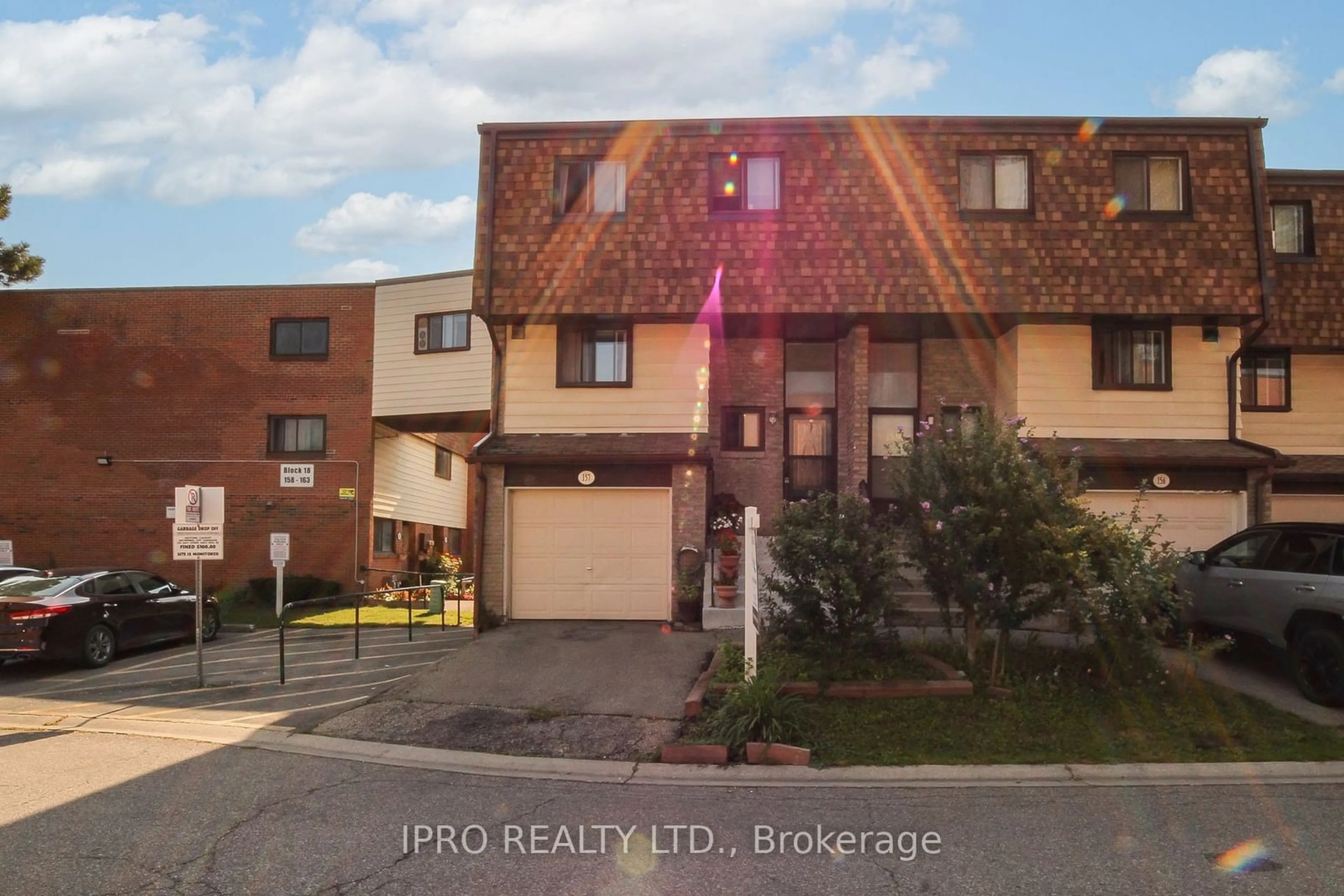 A pic from exterior of the house or condo, the street view for 180 Mississauga Valley Blvd #157, Mississauga Ontario L5A 3M2