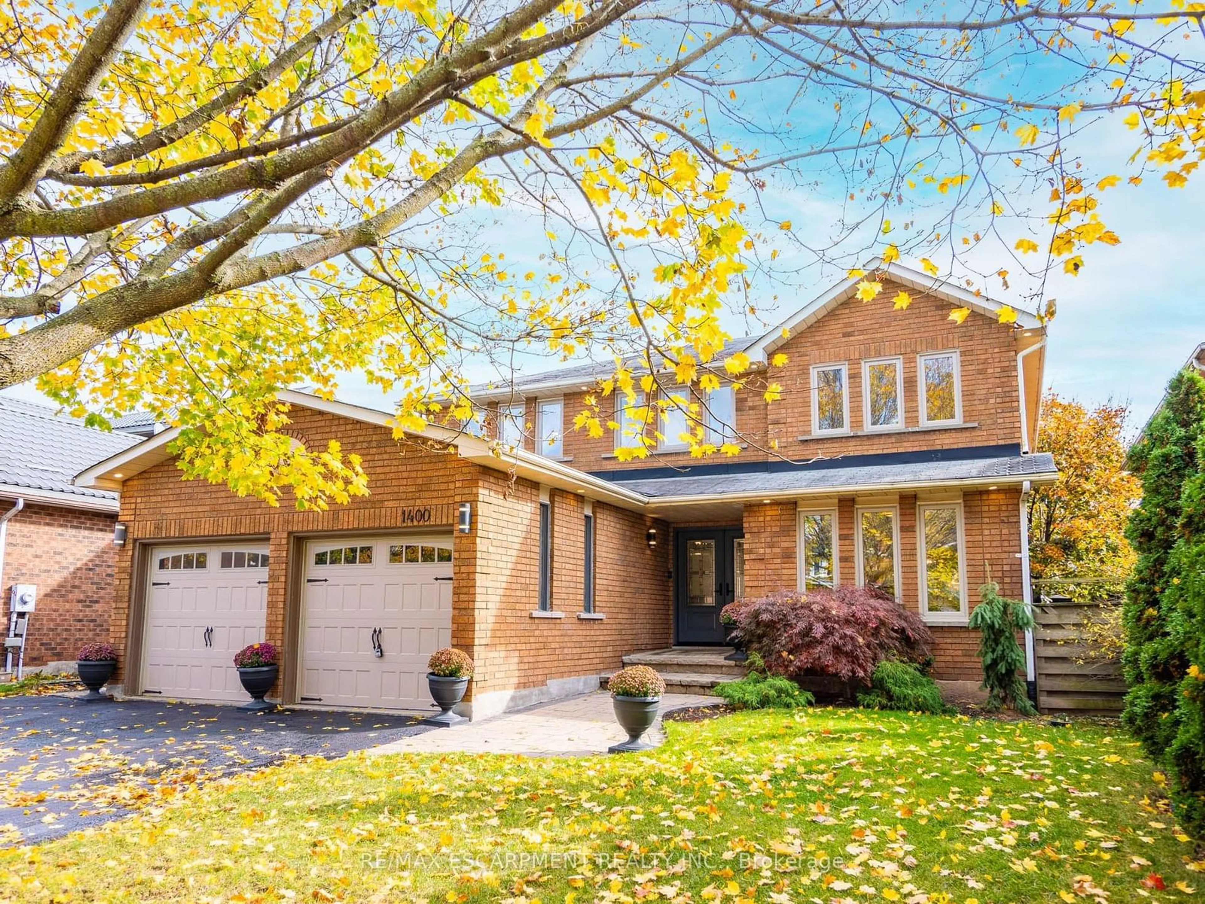 Home with brick exterior material for 1400 Stationmaster Lane, Oakville Ontario L6M 3A7