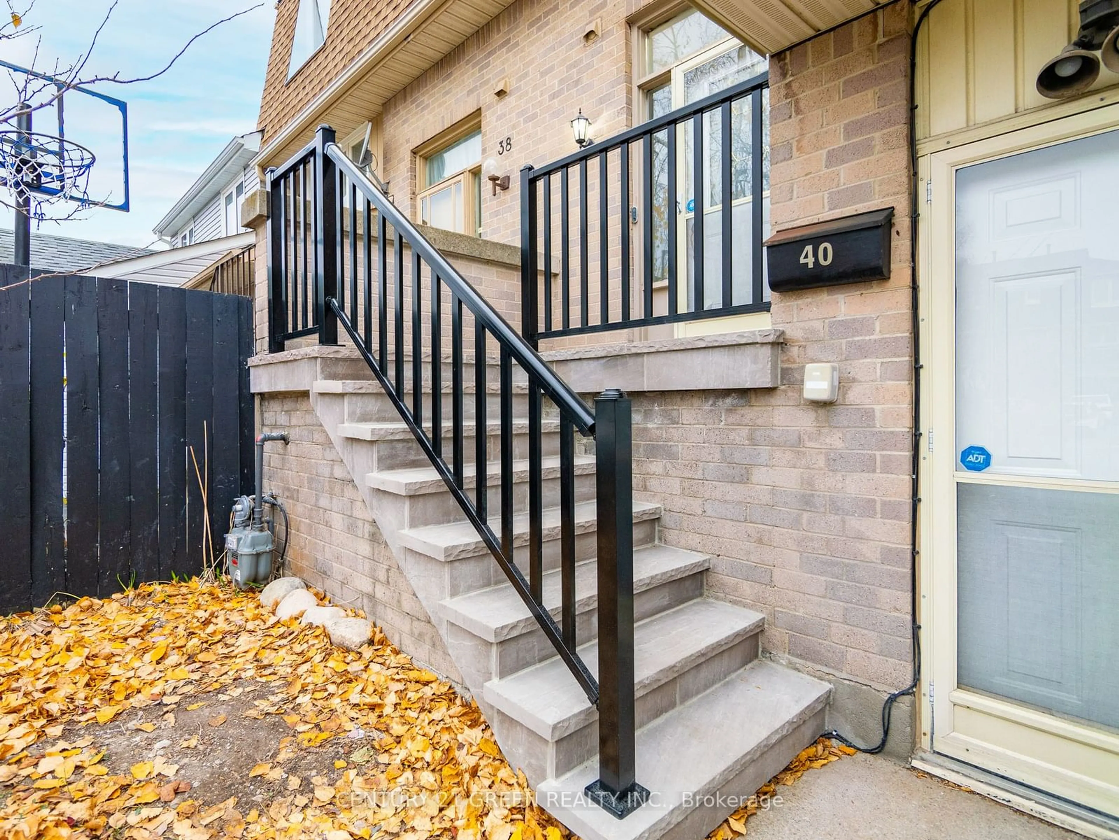 Stairs for 40 Primrose Cres, Brampton Ontario L6Z 1E2