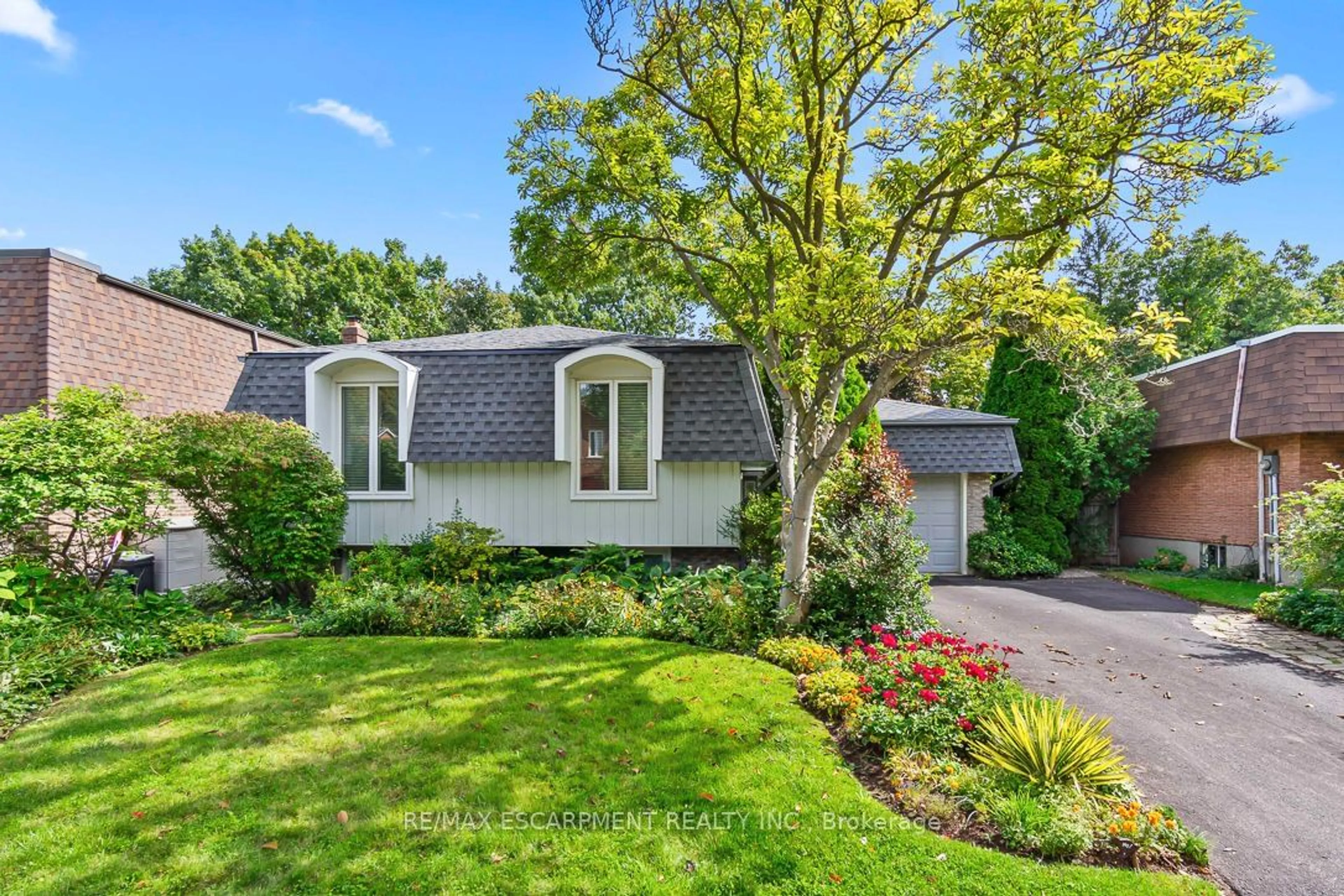 Frontside or backside of a home, cottage for 1180 Falgarwood Dr, Oakville Ontario L6H 2L3