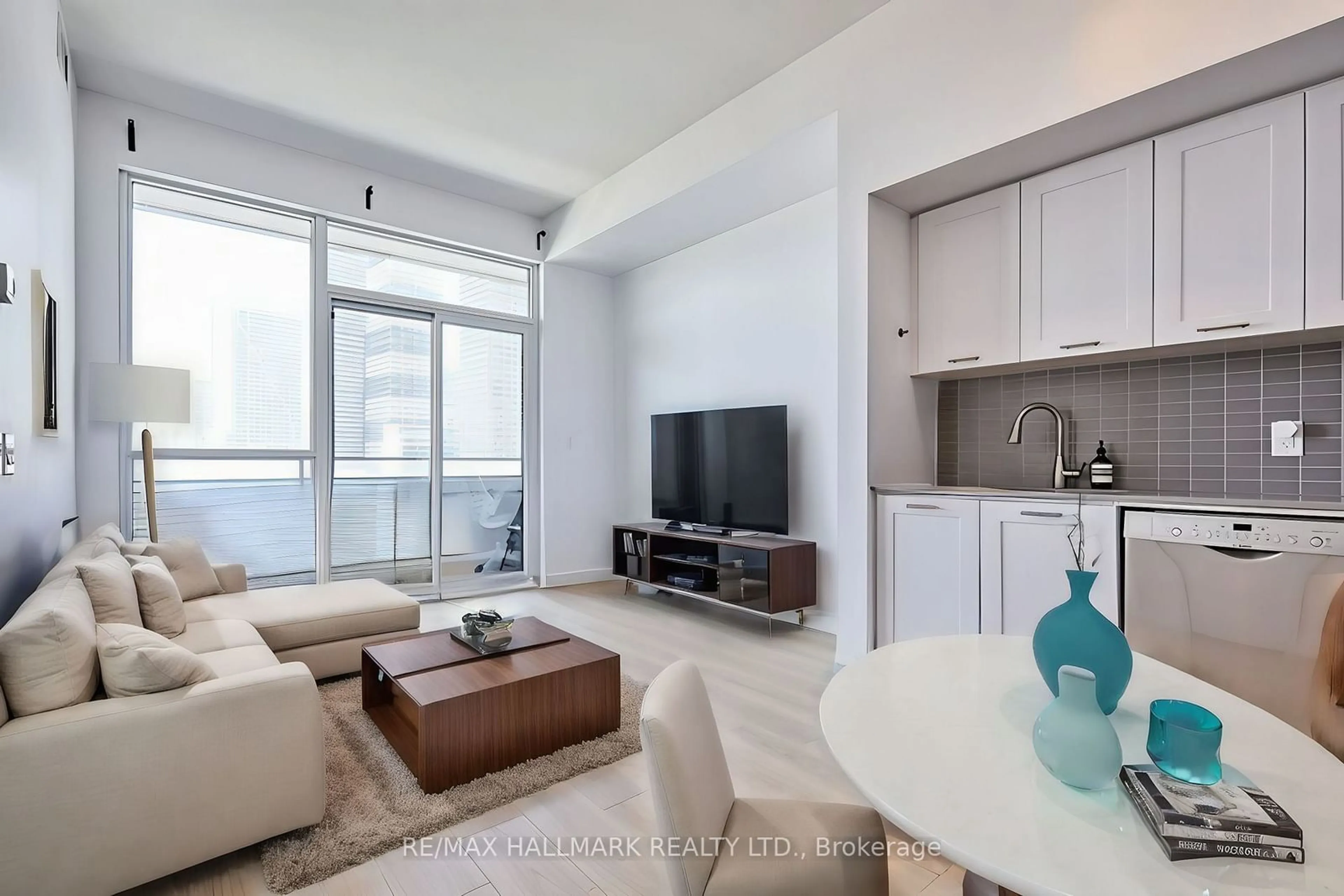 Living room for 2200 Lake Shore Blvd #816, Toronto Ontario M8V 1A4