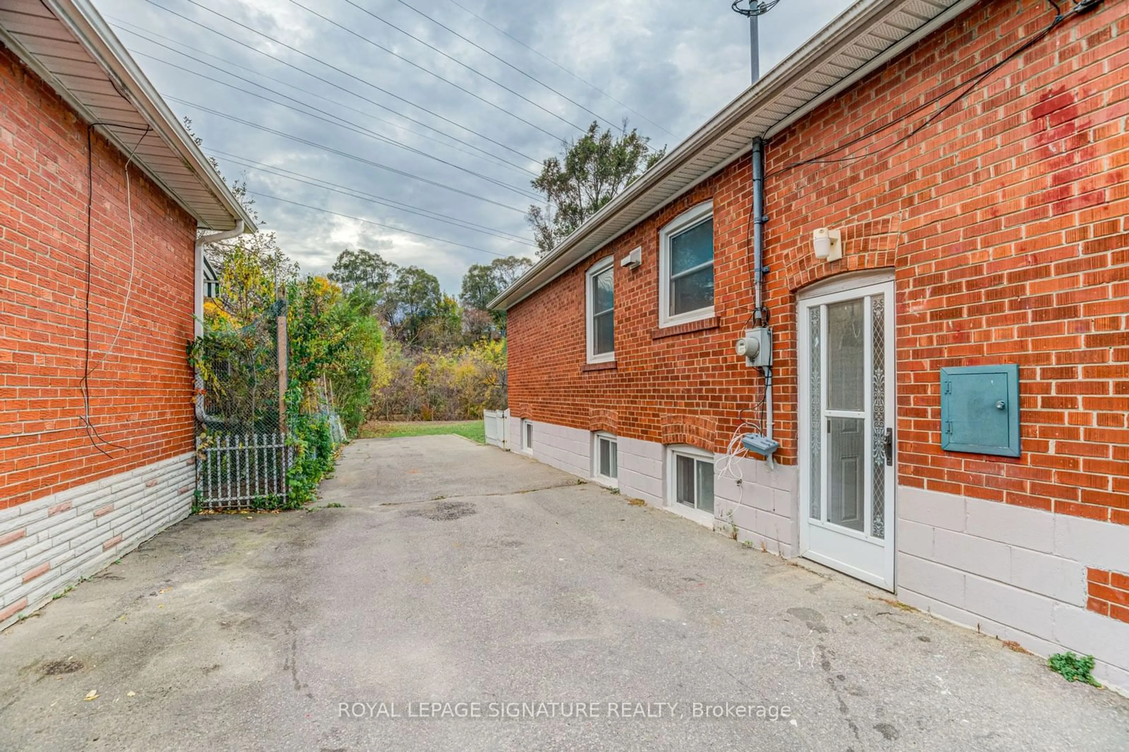 Patio, the street view for 6 Bonnyview Dr, Toronto Ontario M8Y 3G6