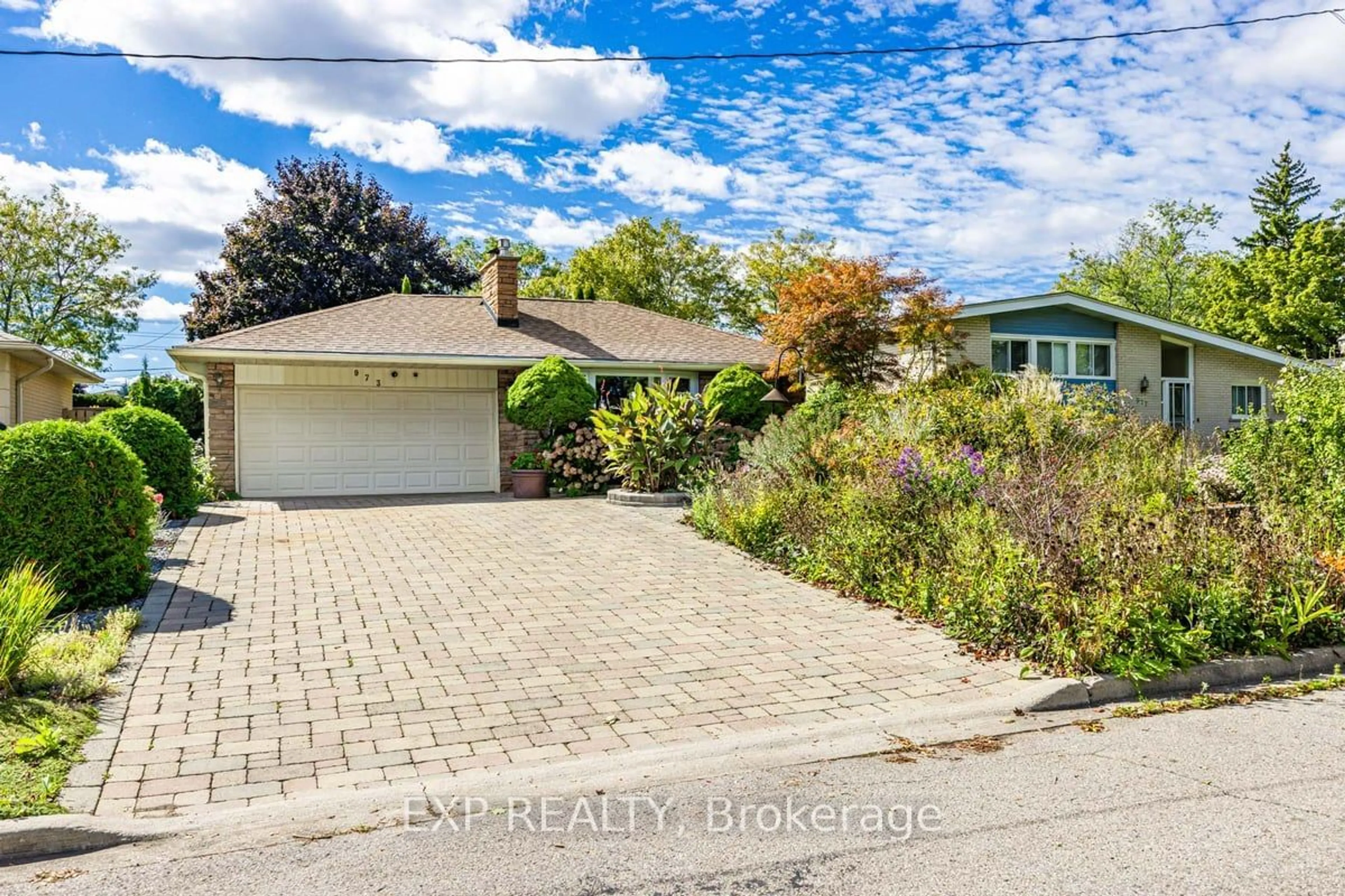 Frontside or backside of a home, the street view for 973 Sierra Blvd, Mississauga Ontario L4Y 2E3