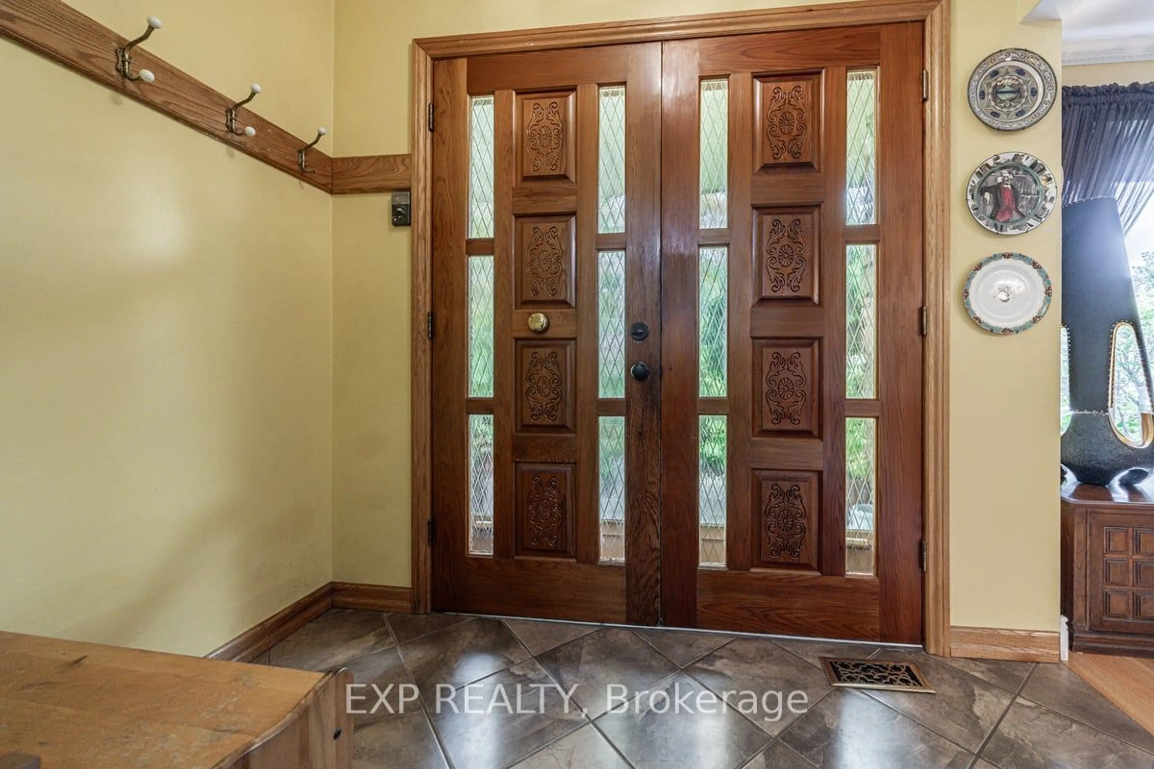 Indoor entryway, wood floors for 973 Sierra Blvd, Mississauga Ontario L4Y 2E3