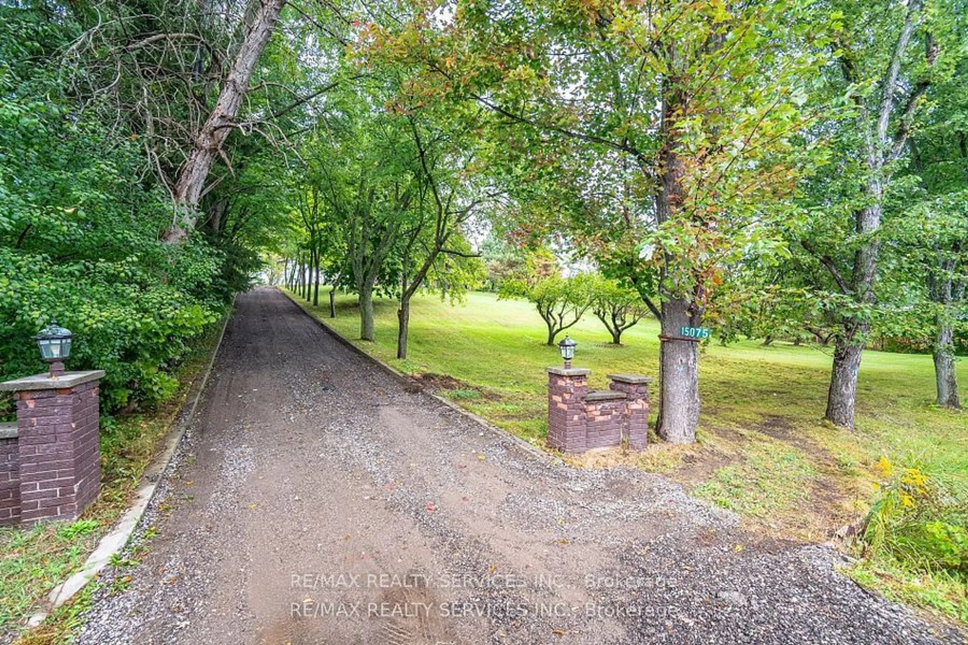 Patio, the street view for 15075 Humberstation Rd, Caledon Ontario L7E 3A2