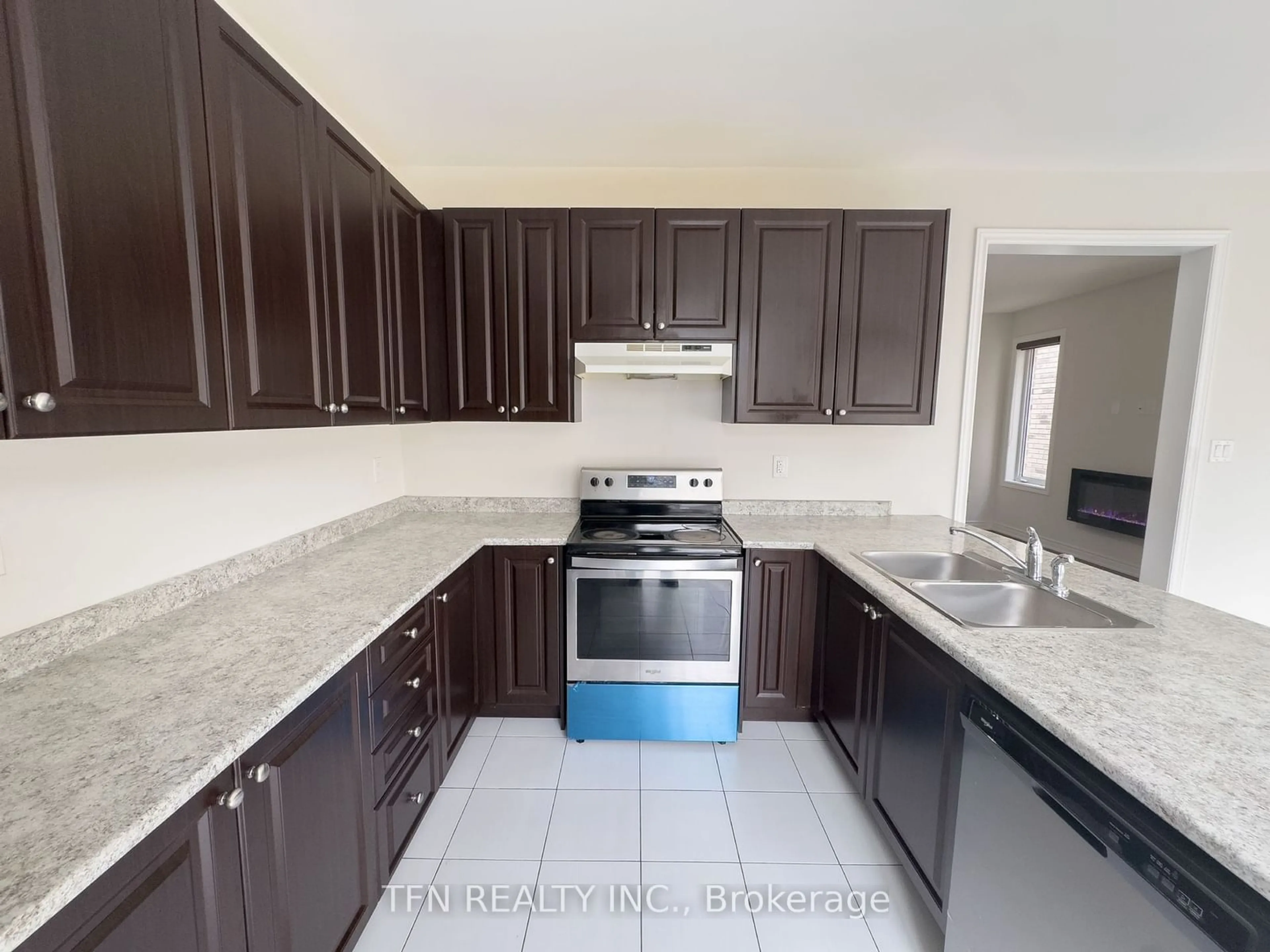 Standard kitchen, wood floors, mountain for 48 Boathouse Rd, Brampton Ontario L7A 5B7