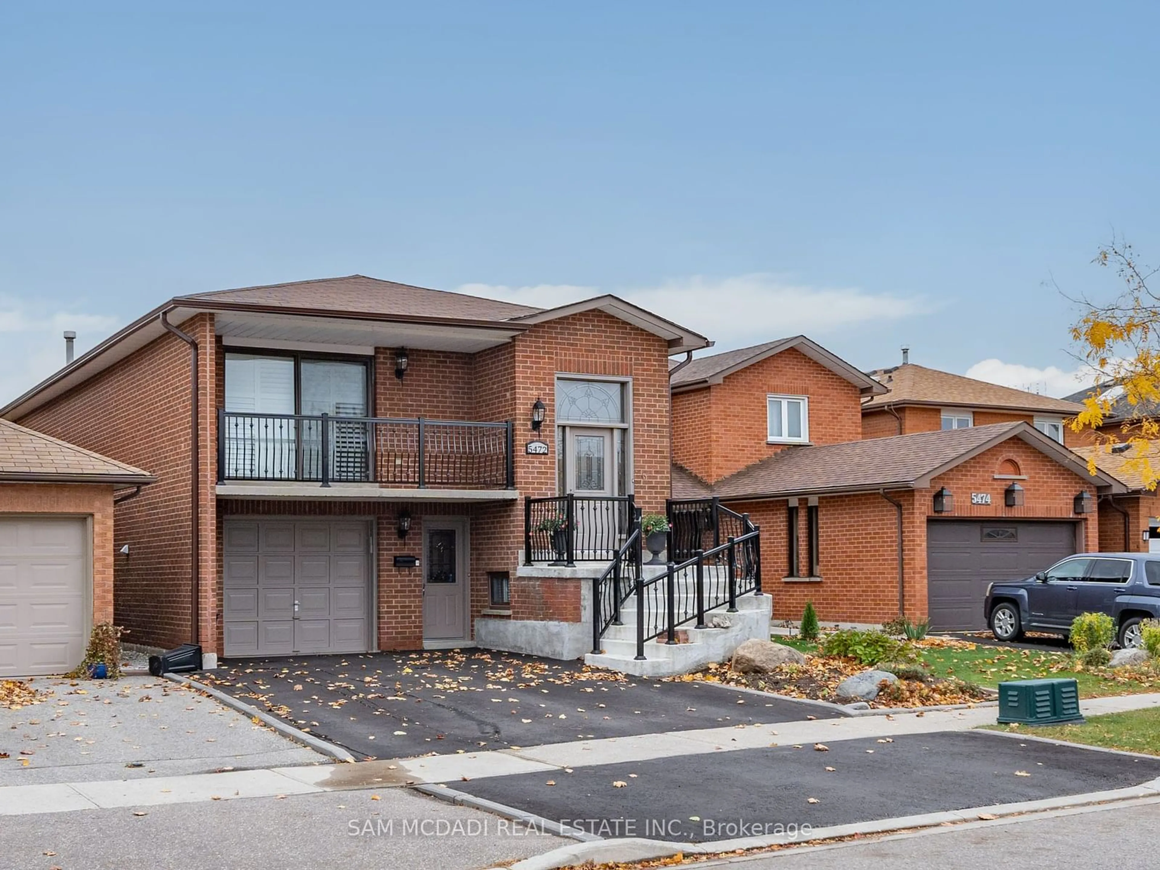 Home with brick exterior material for 5472 Bourget Dr, Mississauga Ontario L5R 3C9