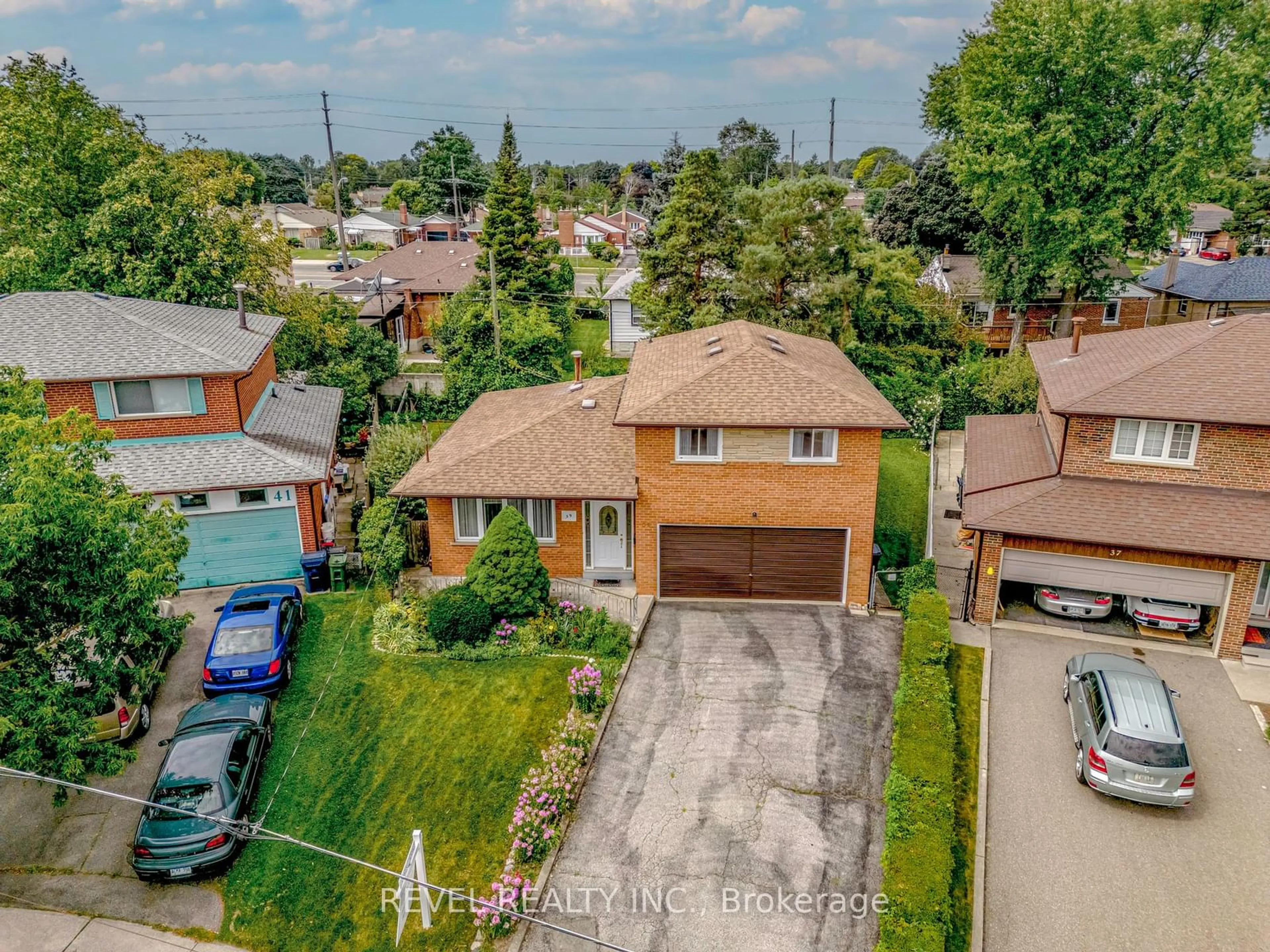 Frontside or backside of a home, the street view for 39 Hackmore Ave, Toronto Ontario M9W 3W2