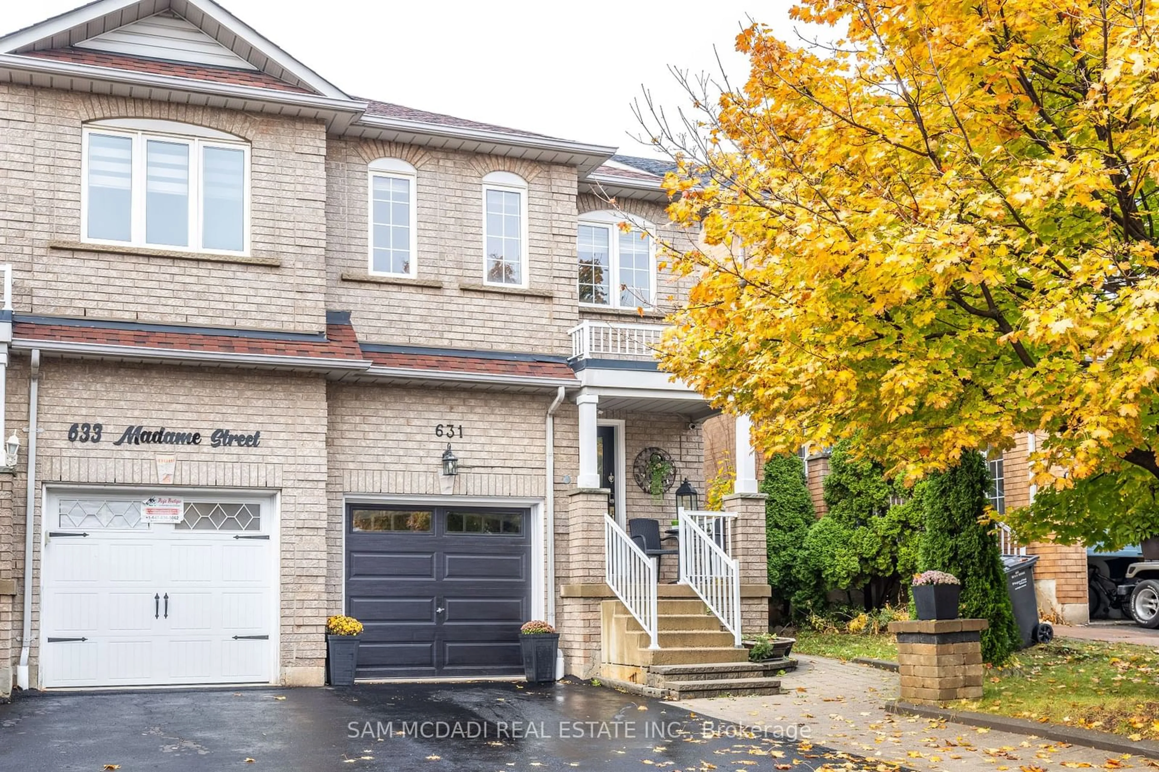 A pic from exterior of the house or condo, cottage for 631 Madame St, Mississauga Ontario L5W 1G6